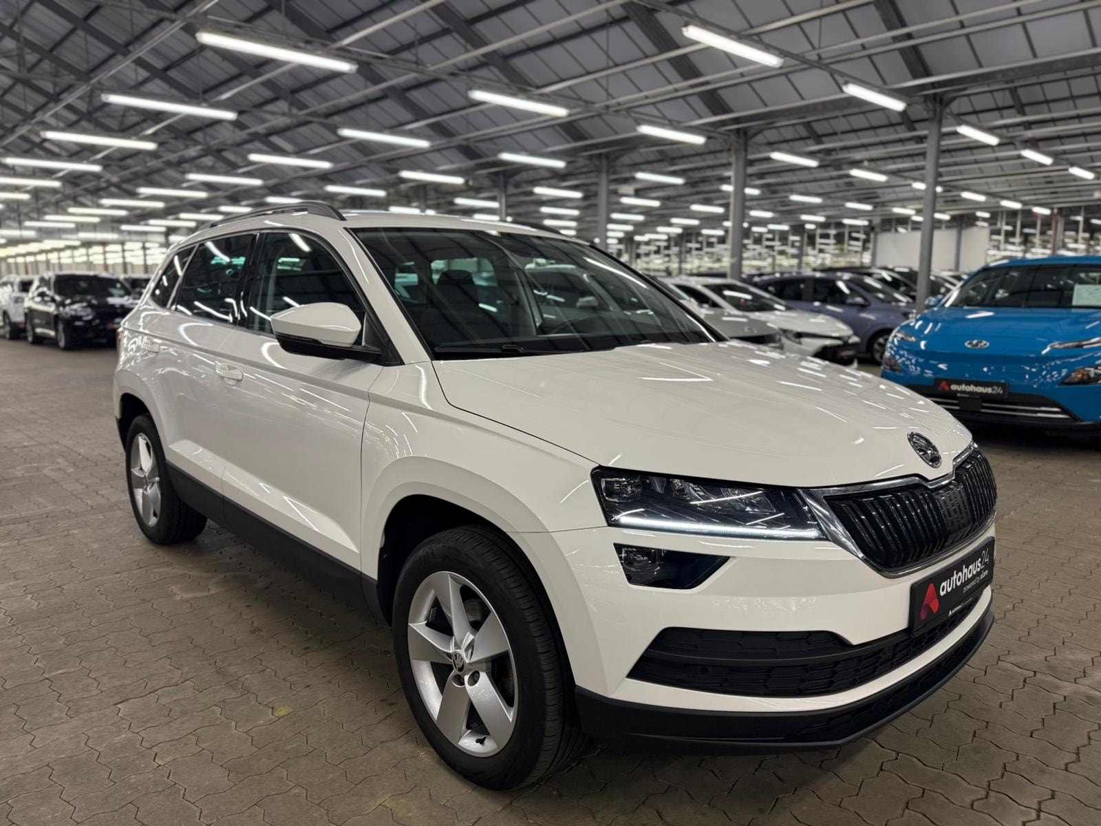 ŠKODA Karoq SUV / Crossover / Geländewagen SKODA Karoq 1.6 TDI SCR AMBITION Sports Utility Vehicle #1