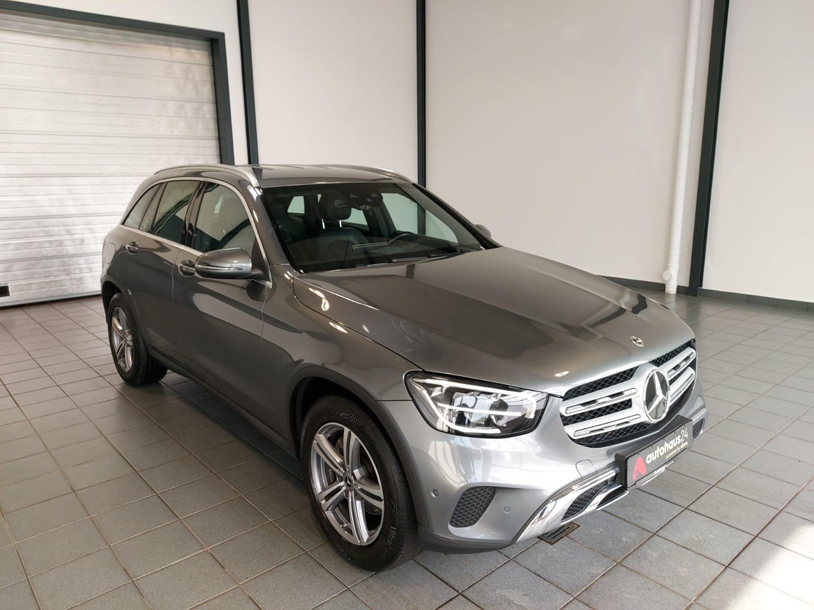 Mercedes-Benz GLC-Klasse SUV / Crossover / Geländewagen MERCEDES GLC GLC 200 4MATIC Autom. Sports Utility Vehicle #1