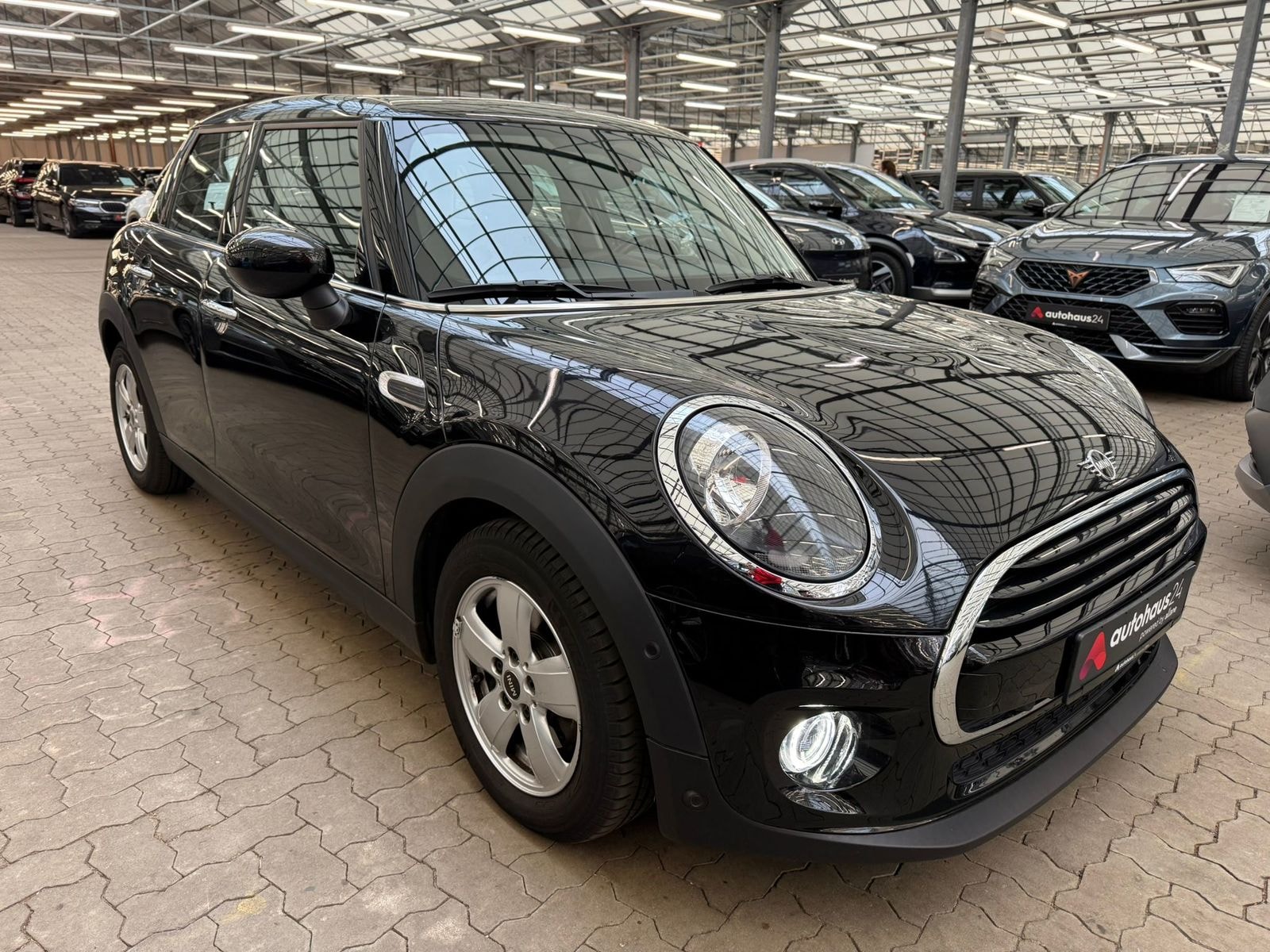 MINI 5-Türer Schräghecklimousine MINI MINI Cooper Schräghecklimousine #1