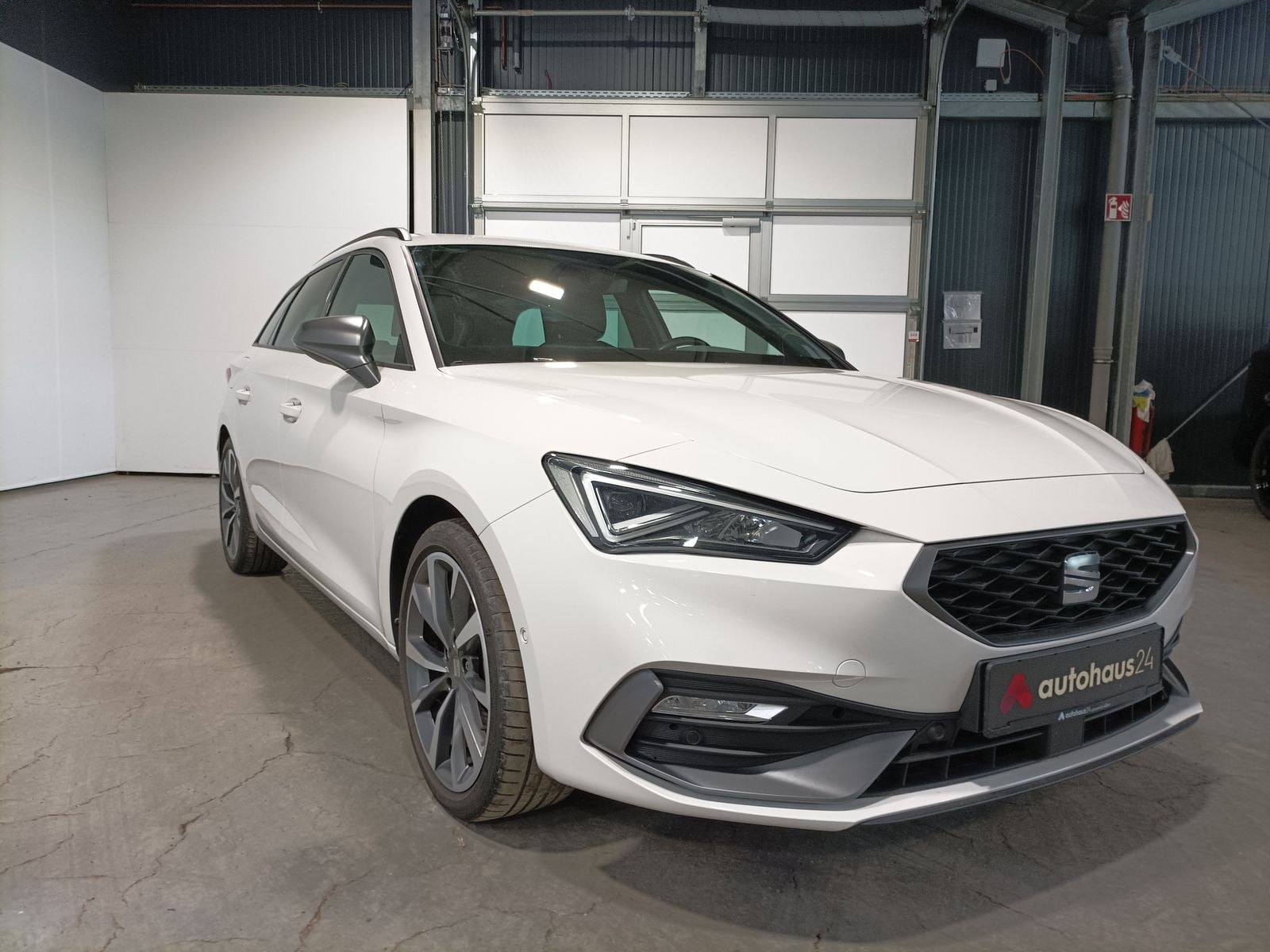 SEAT Leon Kombi SEAT Leon 1.5 eTSI ACT 110kW FR DSG Sportstourer Kombi #1