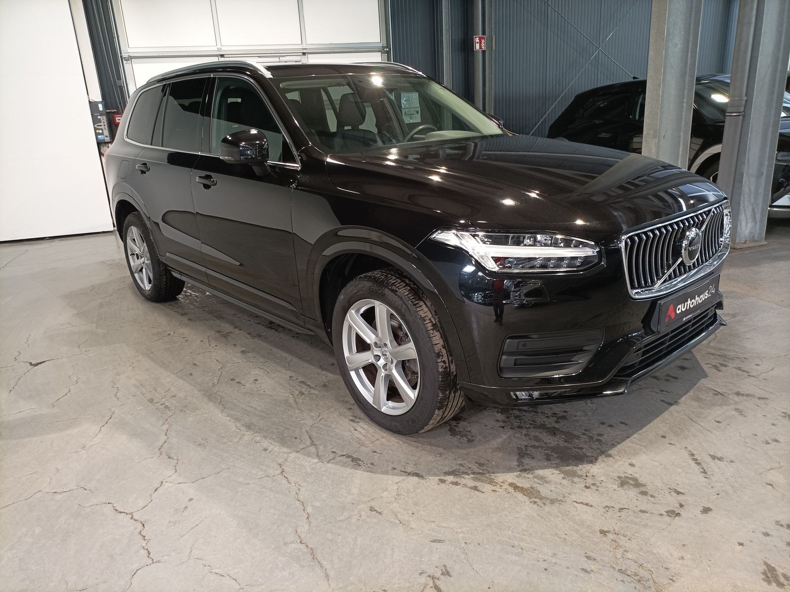 Volvo XC90 SUV / Crossover / Geländewagen VOLVO XC90 B5 D AWD Geartronic Momentum Pro Sports Utility Vehicle #1