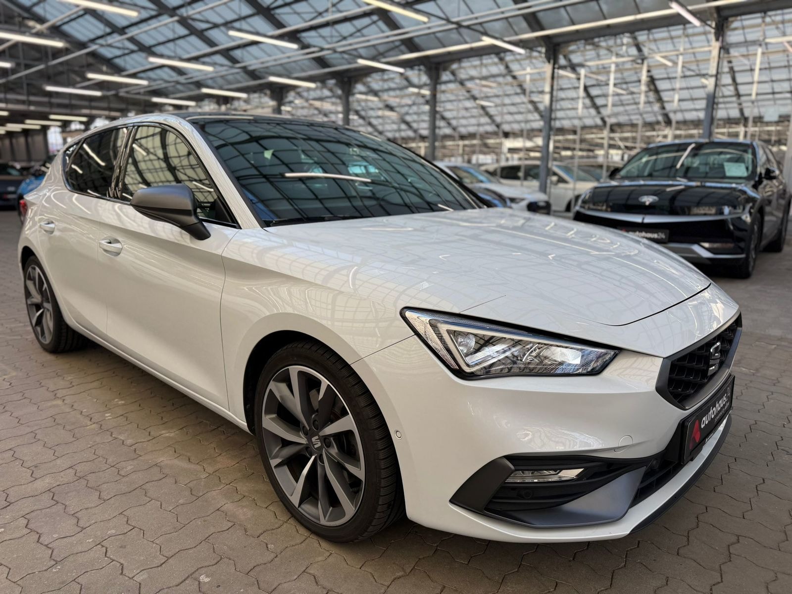 SEAT Leon Limousine SEAT Leon 1.5 eTSI ACT 110kW FR DSG Schräghecklimousine #1