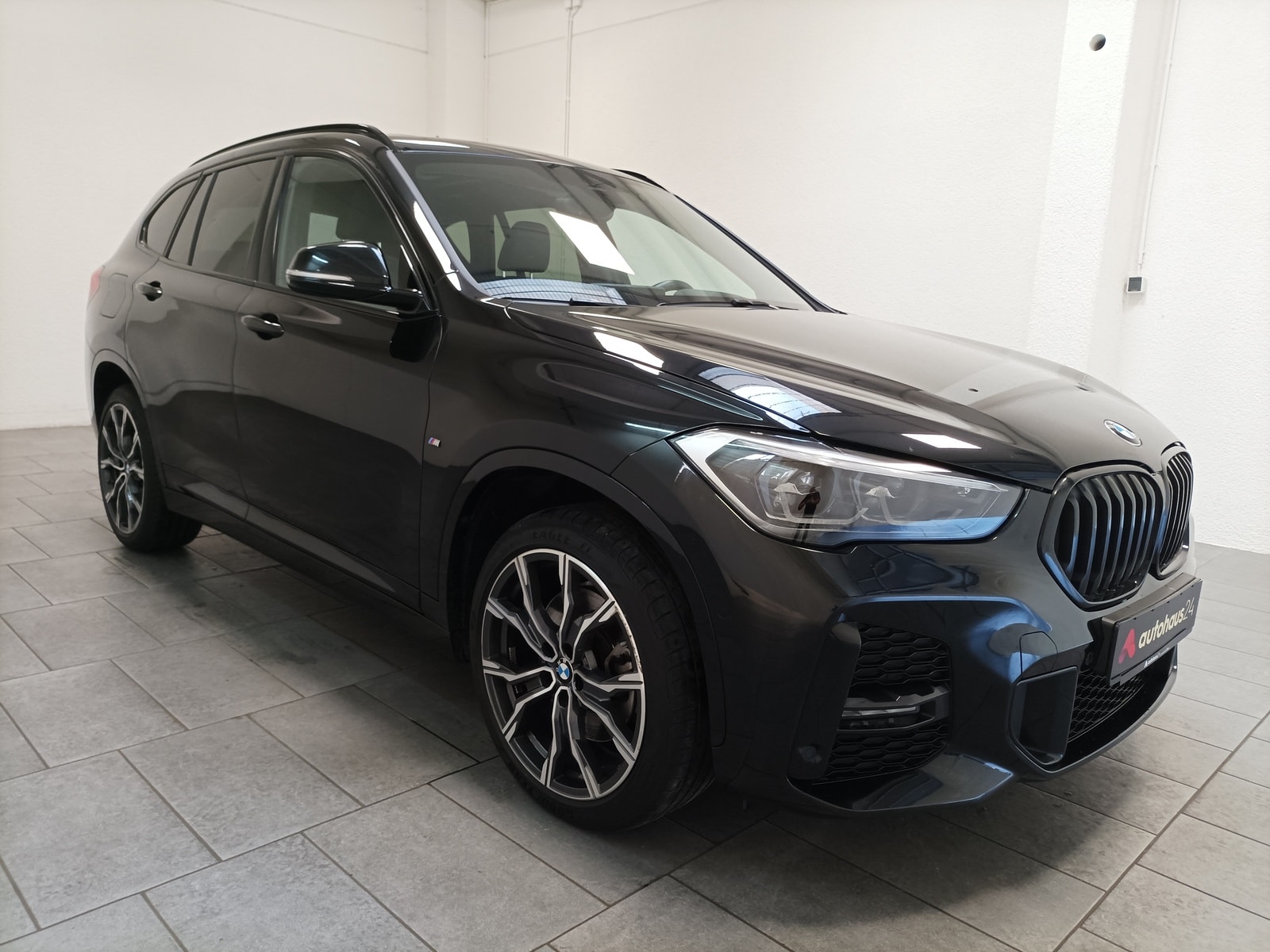 BMW X1 SUV / Crossover / Geländewagen BMW X1 sDrive20i M Sport Steptronic DCT Sports Utility Vehicle #1