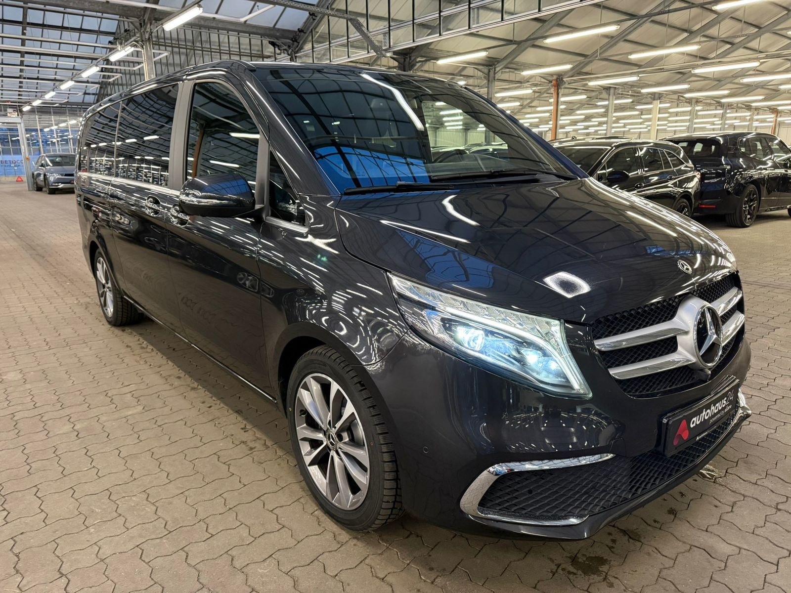 Mercedes-Benz V-Klasse Kleinbus / Van MERCEDES V-Klasse V 250 d Aut. AVANTG. ED. extralang Van #1