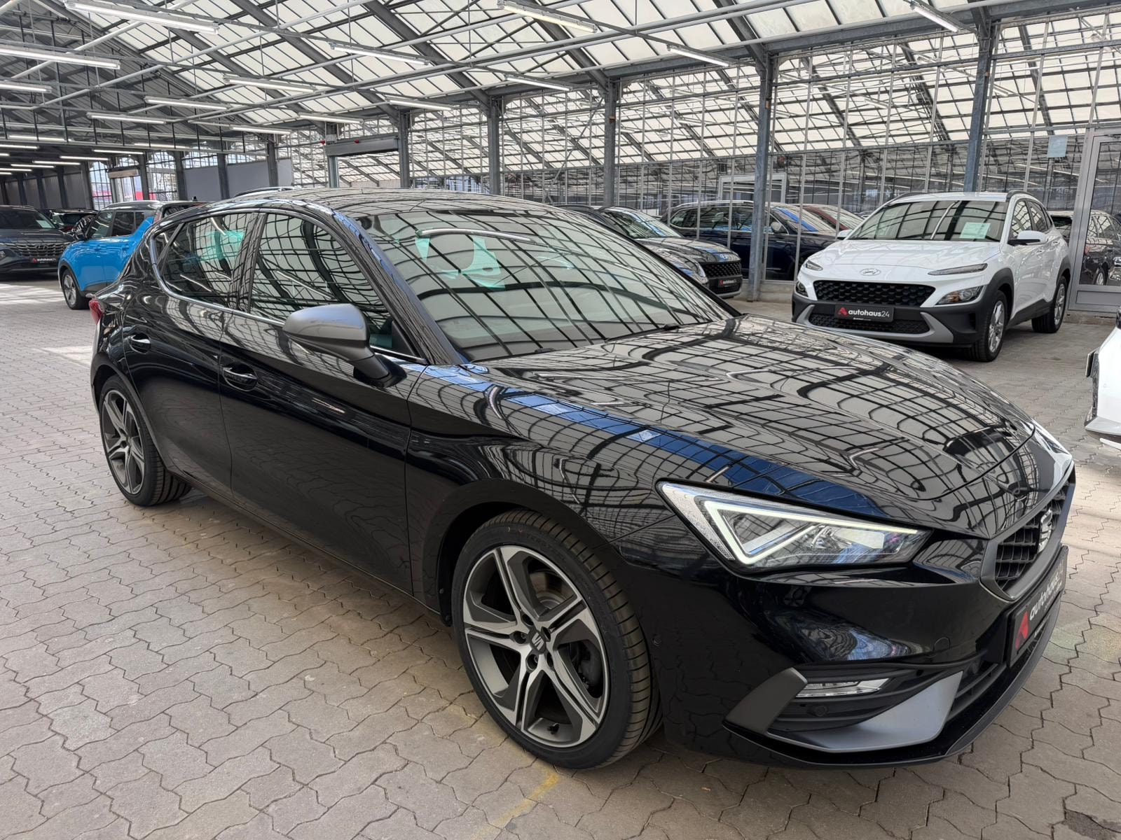 SEAT Leon Limousine SEAT Leon 2.0 TDI 110kW FR DSG Schräghecklimousine #1