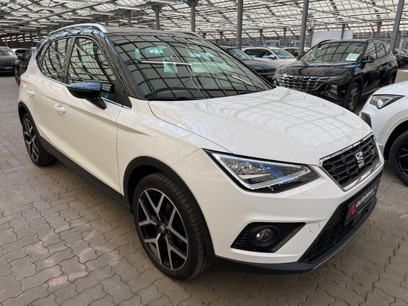 SEAT Arona SUV / Crossover / Geländewagen SEAT Arona 1.5 TSI 110kW FR DSG Sports Utility Vehicle #1