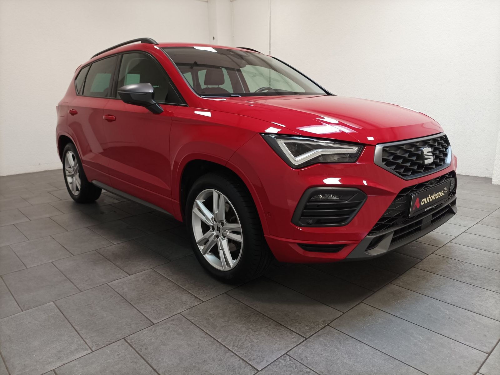 SEAT Ateca SUV / Crossover / Geländewagen SEAT Ateca 2.0 TSI 140kW FR 4Drive DSG Sports Utility Vehicle #1