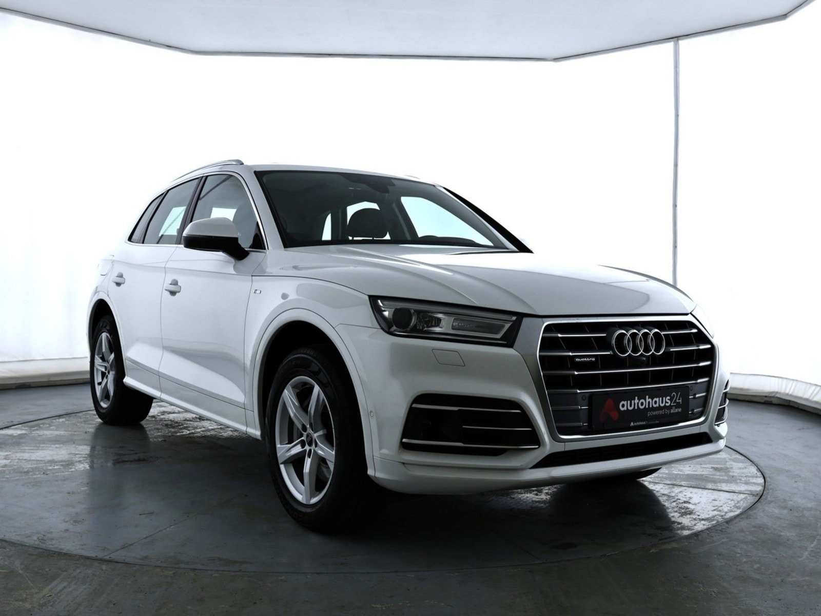 Audi Q5 SUV / Crossover / Geländewagen AUDI Q5 50 TFSI e S tronic quattro Sports Utility Vehicle #1