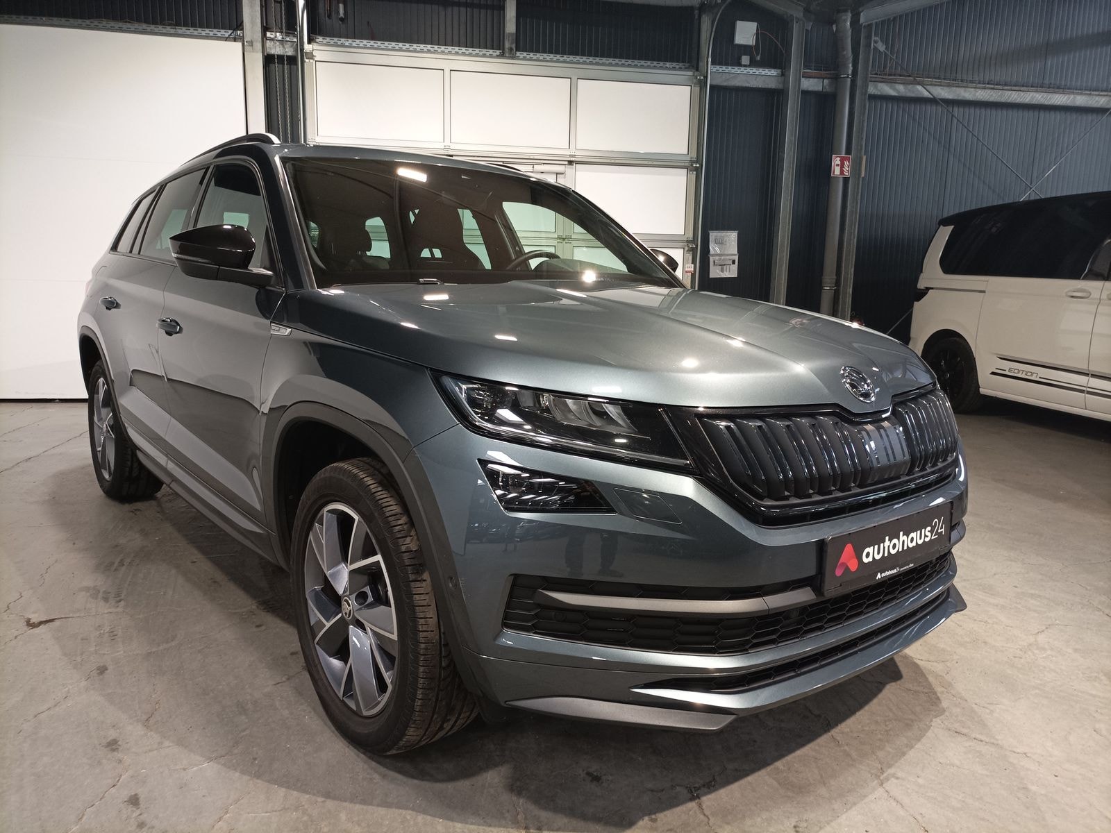 ŠKODA Kodiaq SUV / Crossover / Geländewagen SKODA Kodiaq 2.0 TDI SCR 147kW DSG 4x4 SPORTLINE Sports Utility Vehicle #1