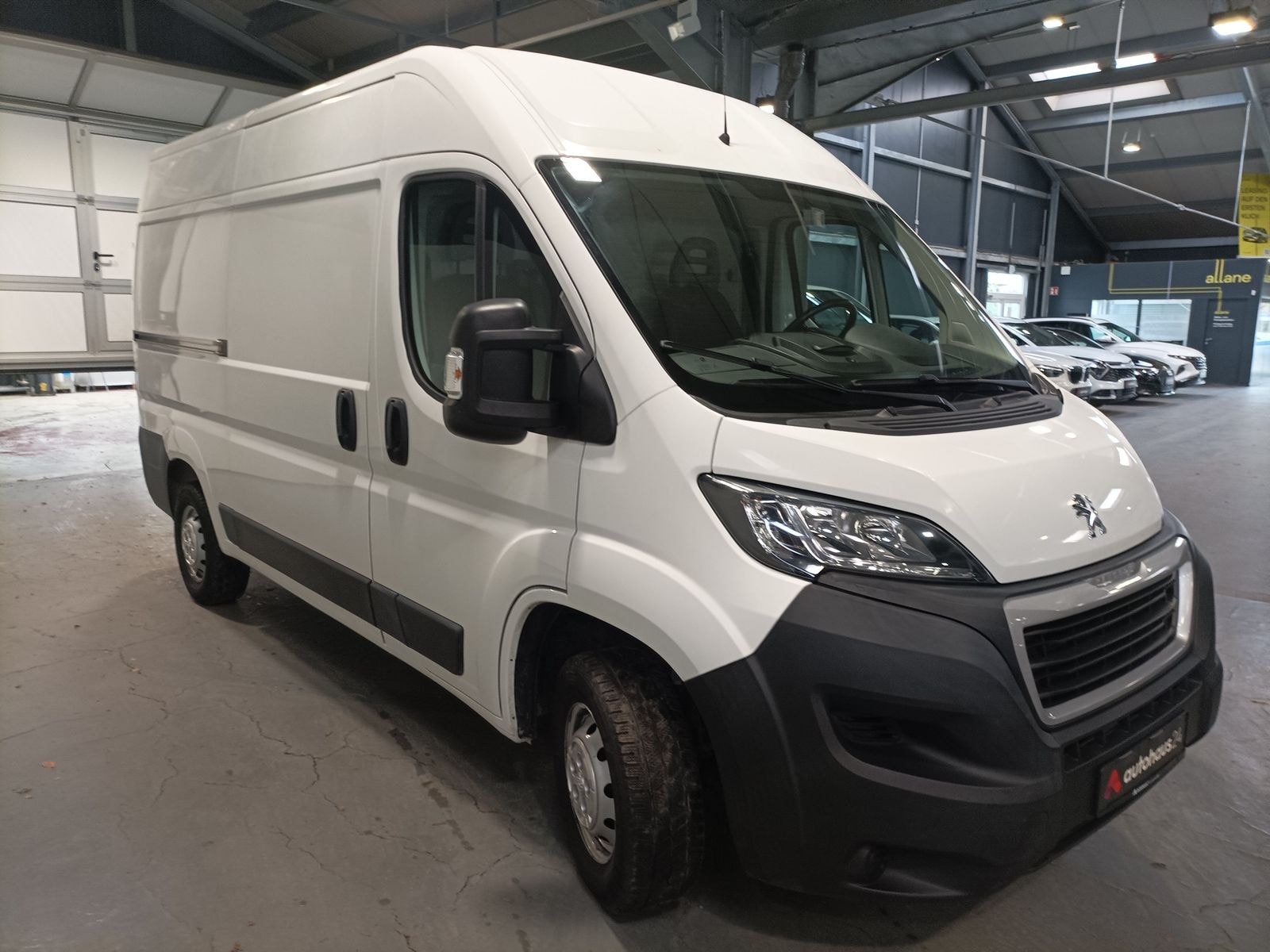 Peugeot Boxer Transporter PEUGEOT Boxer 335 L2H2 2.2BLUEHDI 103KW Pro Kastenwagen #1