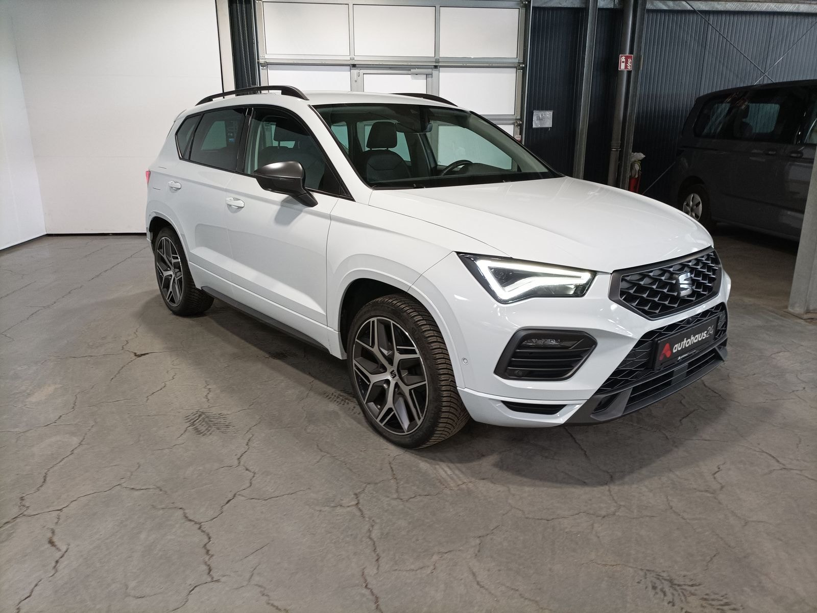 SEAT Ateca SUV / Crossover / Geländewagen SEAT Ateca 2.0 TSI 140kW FR 4Drive DSG Sports Utility Vehicle #1