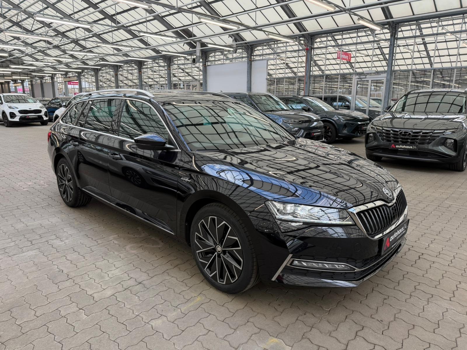 ŠKODA Superb Kombi SKODA Superb 2.0 TDI SCR 147kW DSG L&K COMBI Kombi #1
