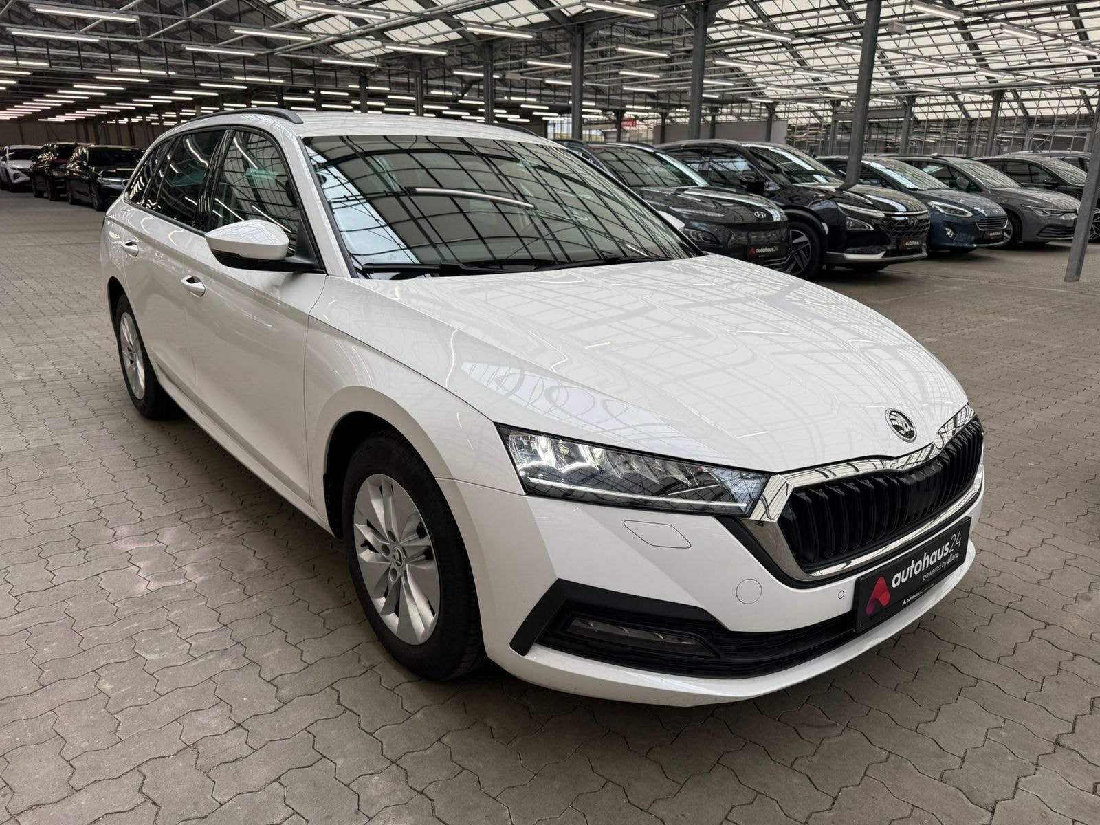 ŠKODA Octavia Kombi SKODA Octavia 2.0 TDI SCR 85kW AMBITION COMBI Kombi #1