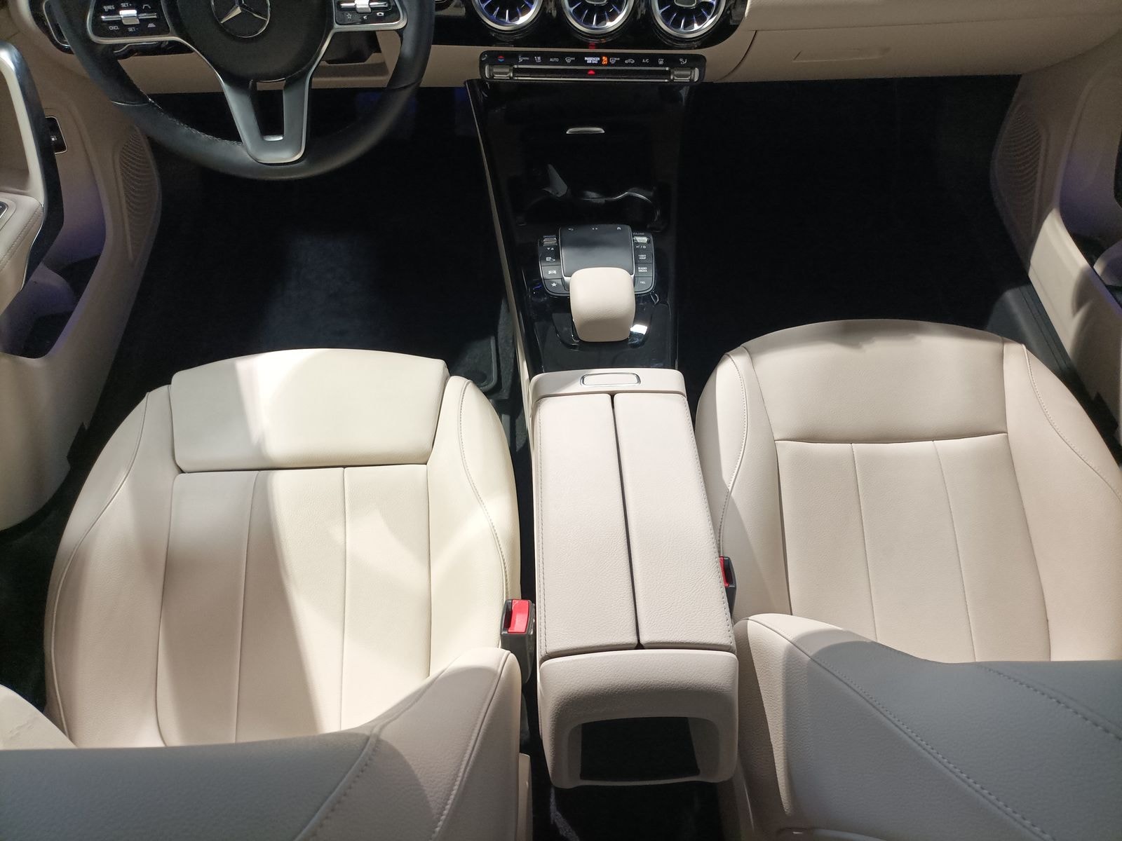 Mercedes Benz A-Klasse Limousine A 250 e Progressive #14