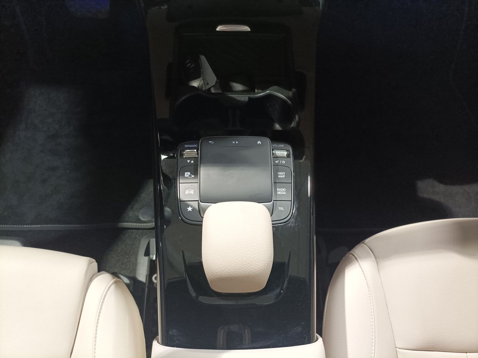 Mercedes Benz A-Klasse Limousine A 250 e Progressive #13