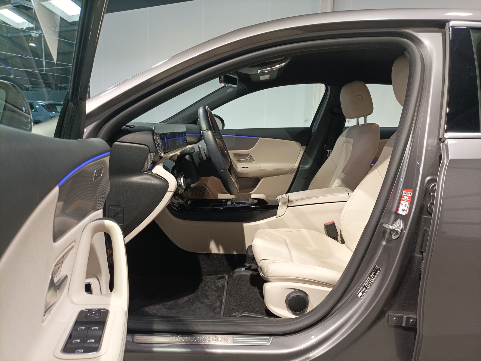 Mercedes Benz A-Klasse Limousine A 250 e Progressive #8