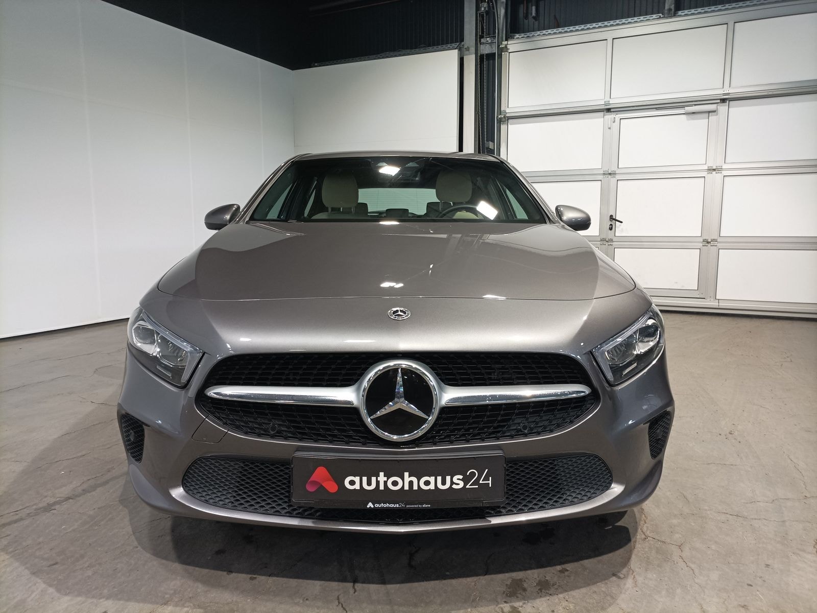 Mercedes Benz A-Klasse Limousine A 250 e Progressive #2