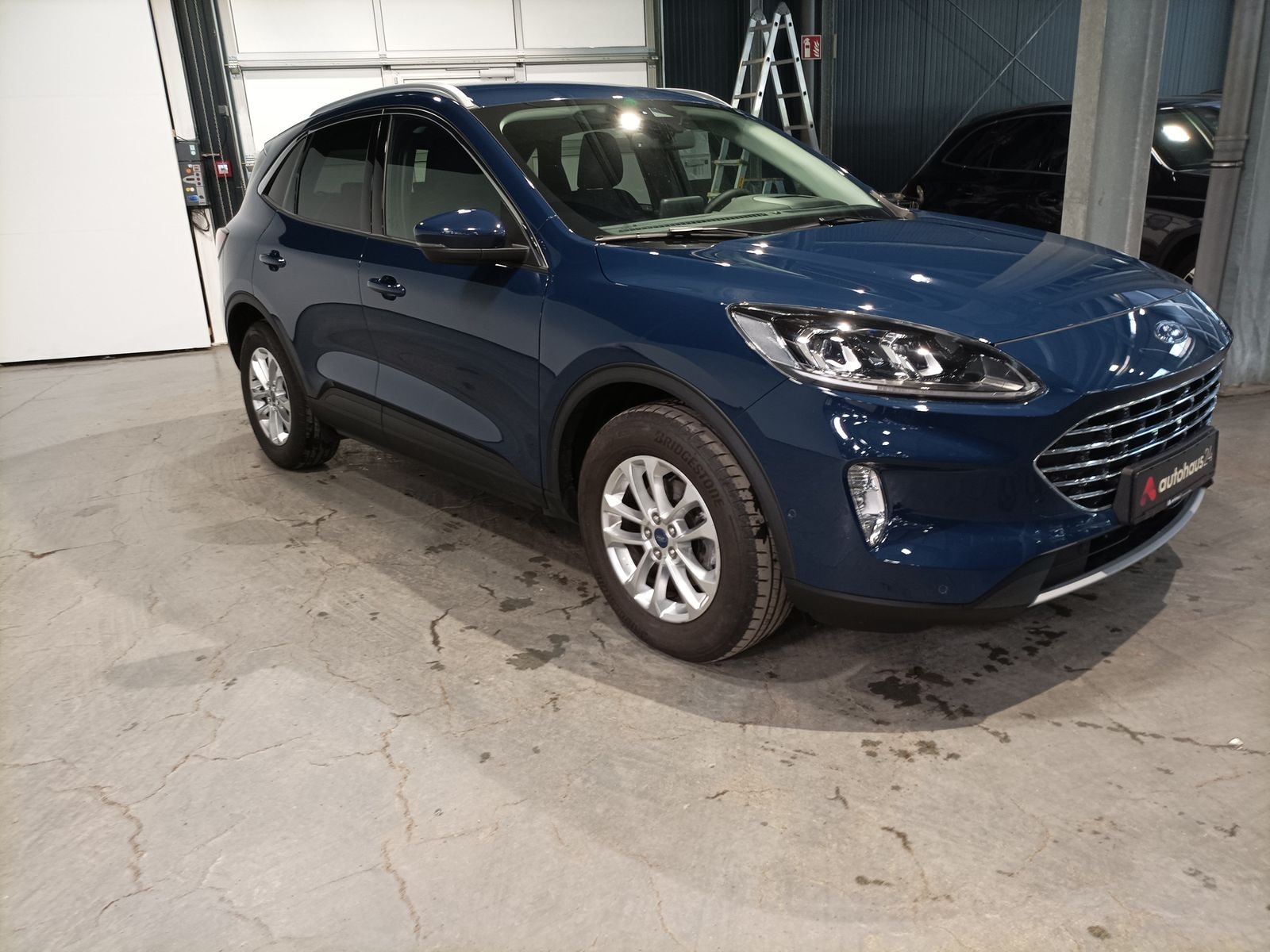 Ford Kuga SUV / Crossover / Geländewagen FORD Kuga 2.0 EcoBlue Auto Titanium X Sports Utility Vehicle #1
