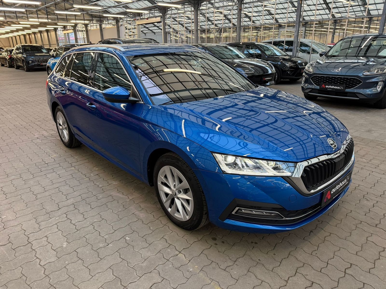 ŠKODA Octavia Kombi SKODA Octavia 2.0 TDI SCR 110kW DSG STYLE COMBI Kombi #1