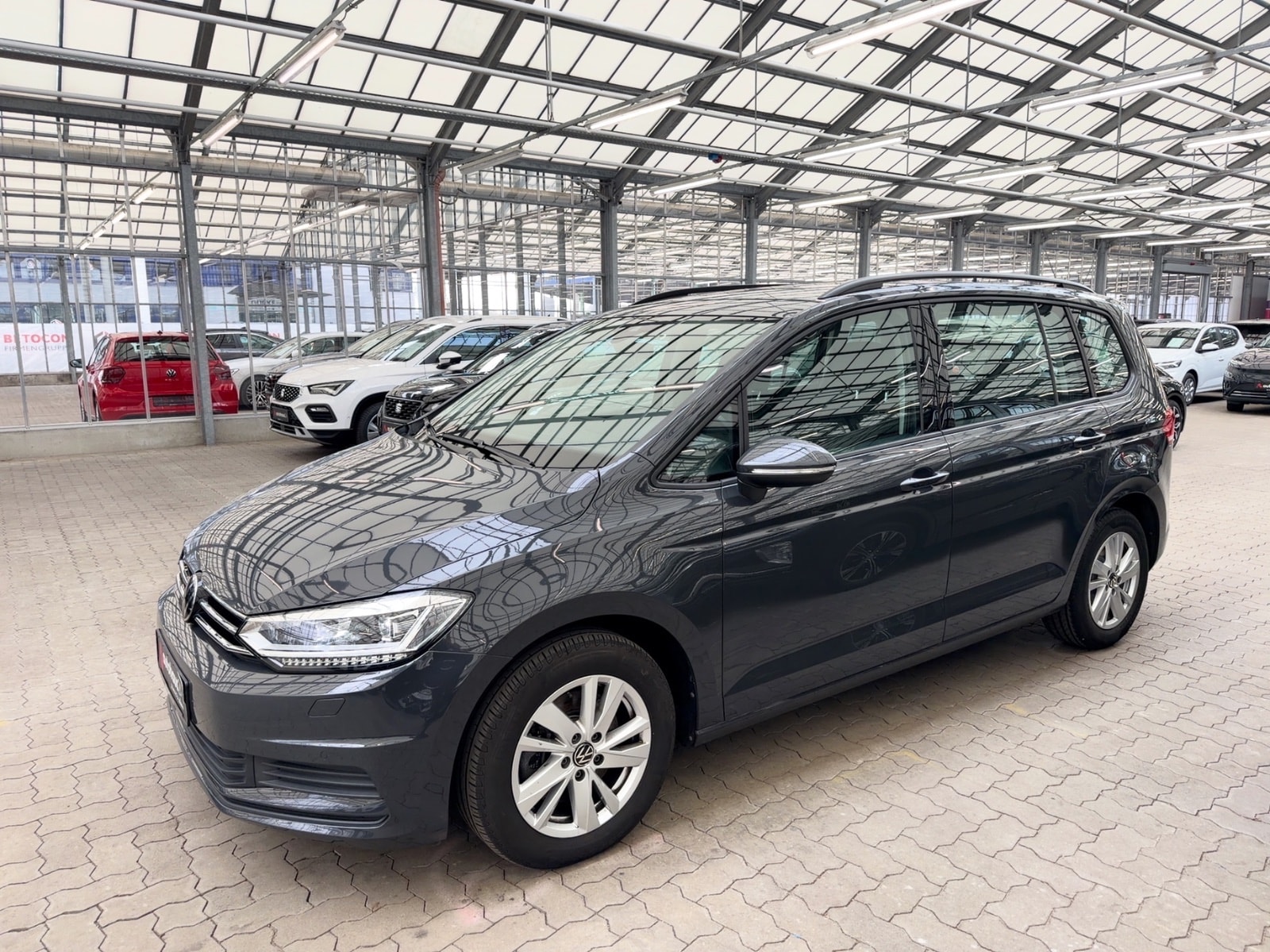 Volkswagen Touran Kleinbus / Van VOLKSWAGEN Touran 2.0 TDI SCR DSG Comfortline Kompaktvan #1