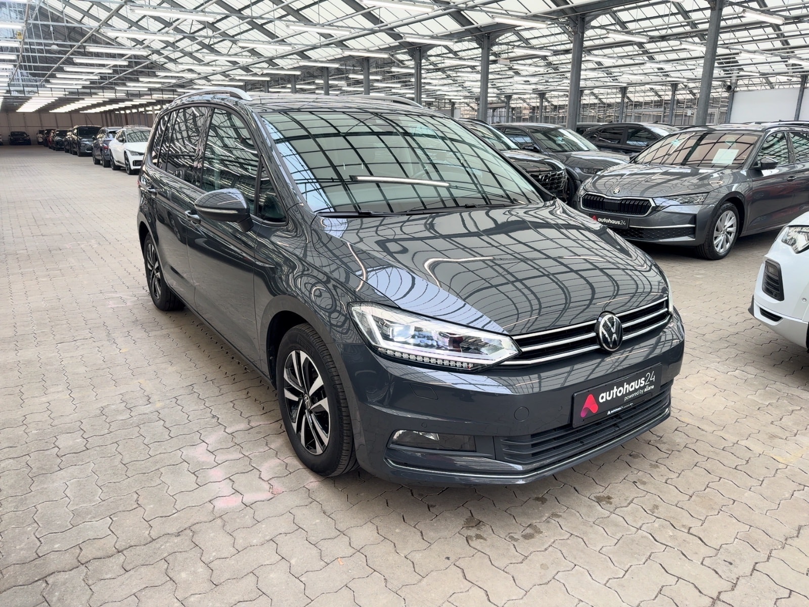 Volkswagen Touran Kleinbus / Van VOLKSWAGEN Touran 2.0 TDI SCR DSG UNITED Kompaktvan #1