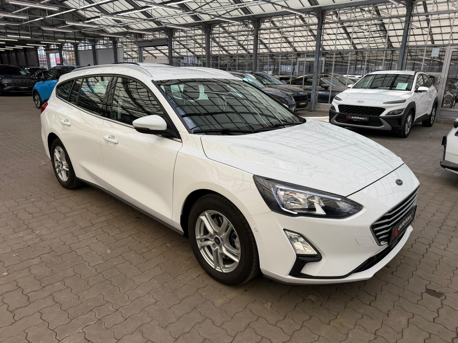 Ford Focus Kombi FORD Focus 1,0 EcoBoost 74kW Cool & Connect Turnier Kombi #1