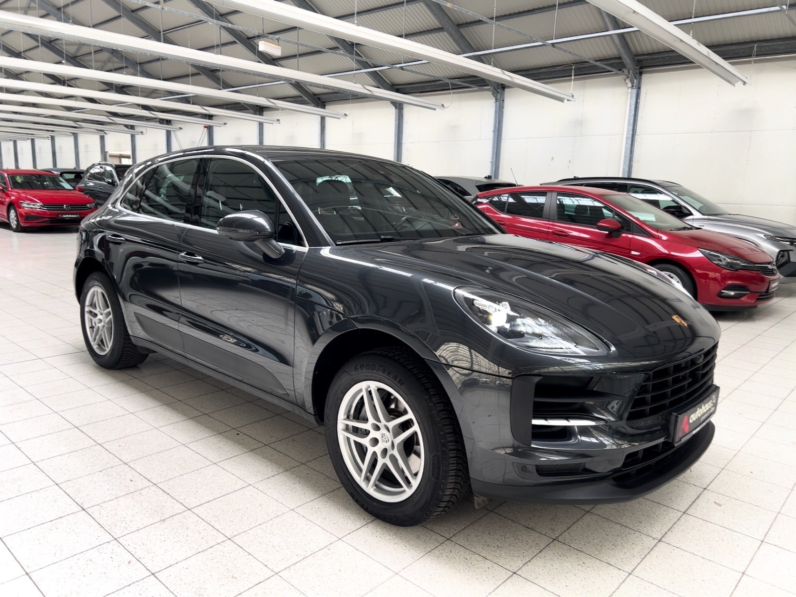 Porsche Macan SUV / Crossover / Geländewagen PORSCHE Macan S Sports Utility Vehicle #1
