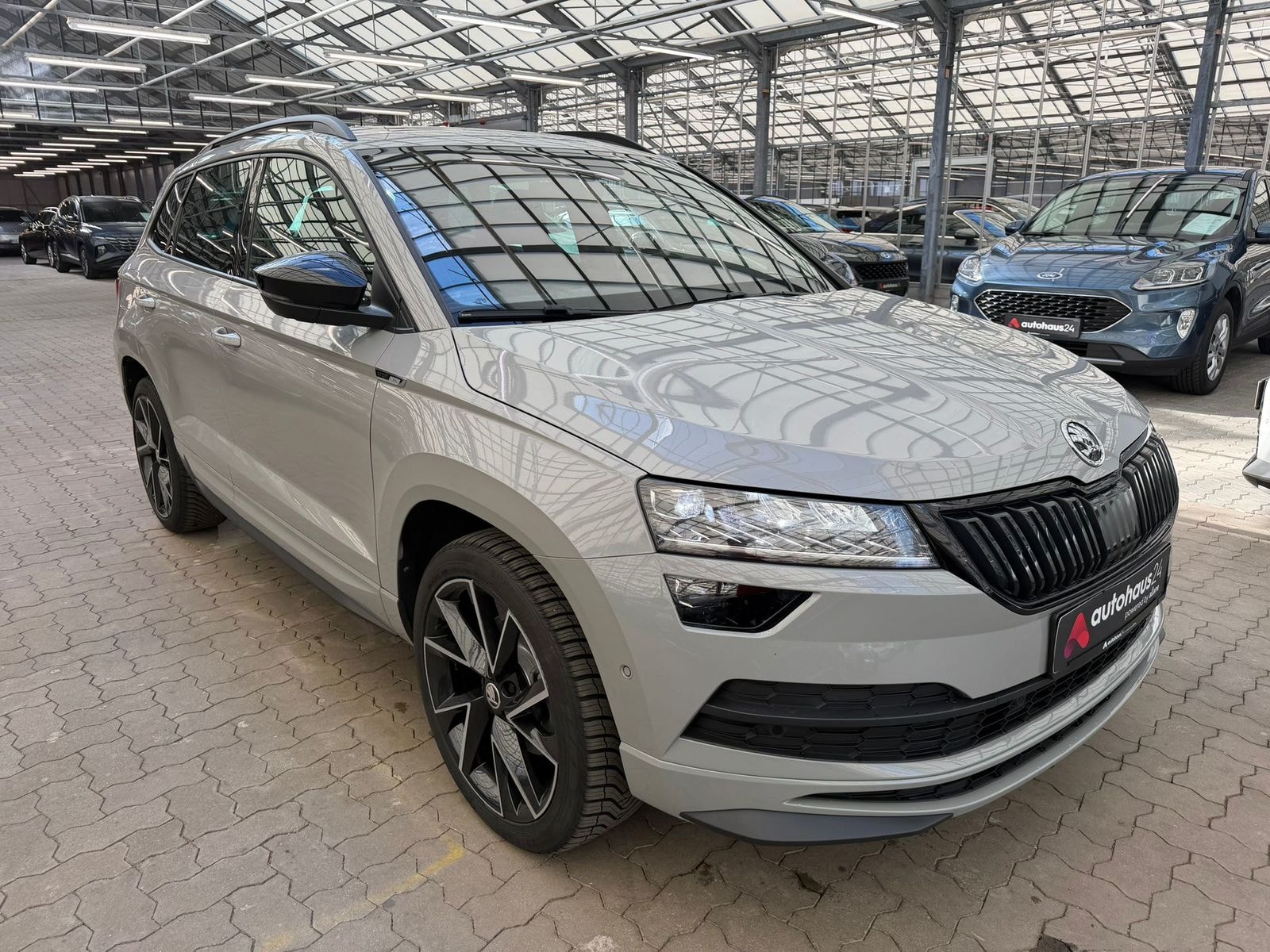 ŠKODA Karoq SUV / Crossover / Geländewagen SKODA Karoq 2.0l TDI DSG 4x4 SPORTLINE Sports Utility Vehicle #1