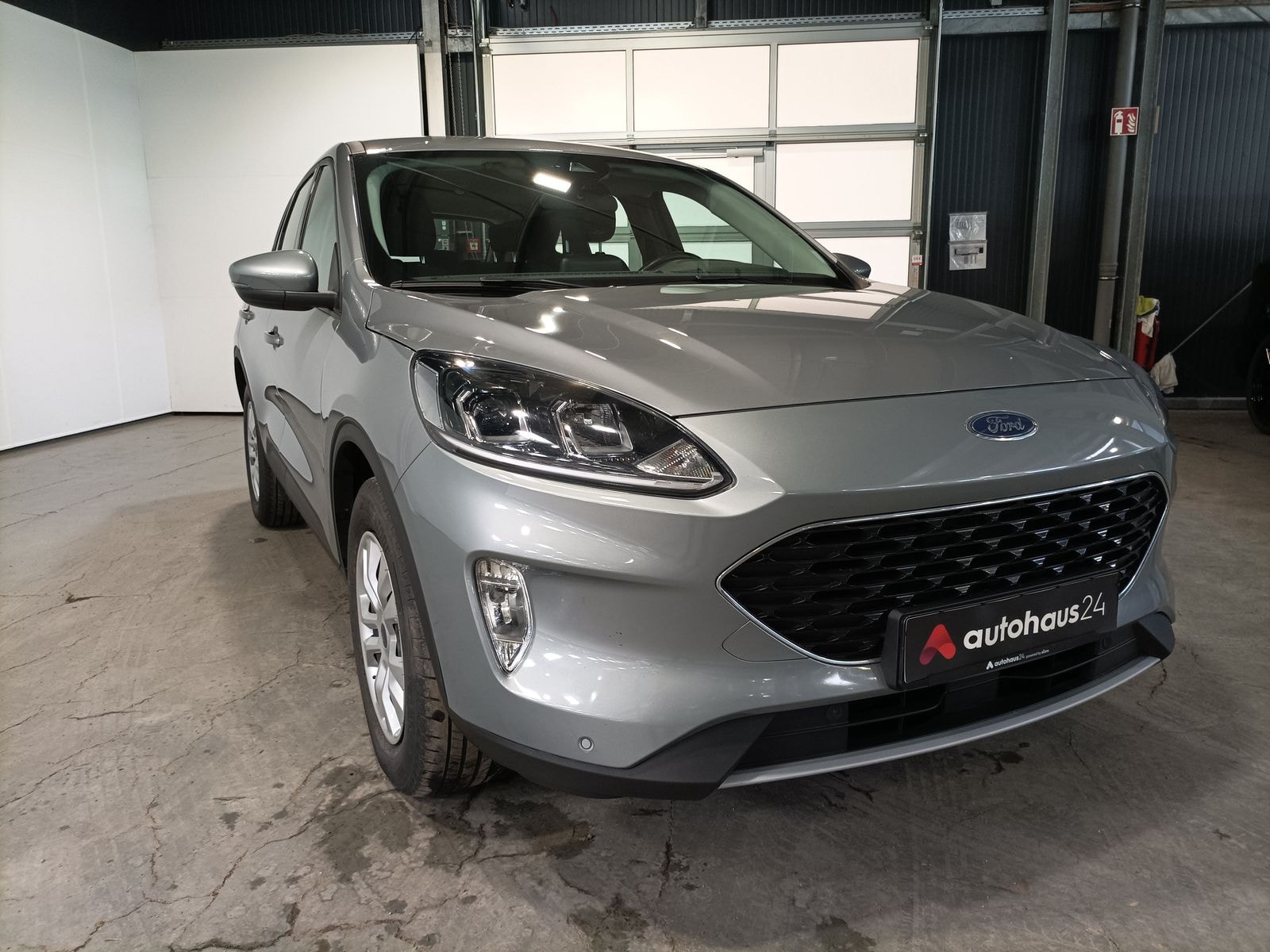 Ford Kuga SUV / Crossover / Geländewagen FORD Kuga 2.0 EcoBlue Auto Cool & Connect Sports Utility Vehicle #1