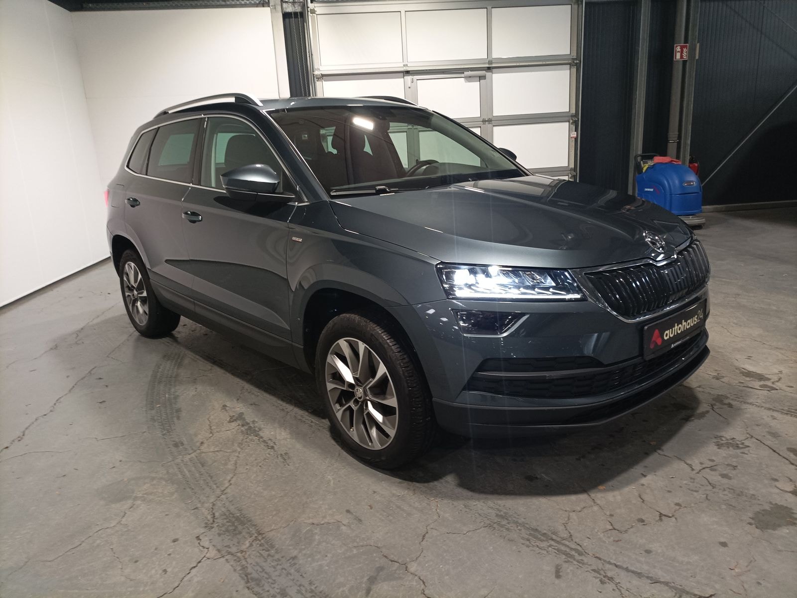 ŠKODA Karoq SUV / Crossover / Geländewagen SKODA Karoq 2.0l TDI CLEVER Sports Utility Vehicle #1