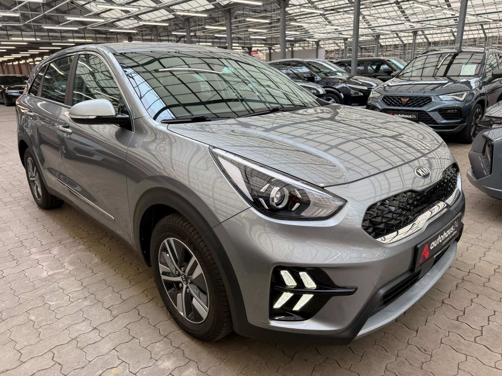 Kia Niro SUV / Crossover / Geländewagen KIA Niro 1.6 GDI Plug-in Hybrid Edition 7 Schräghecklimousine #1