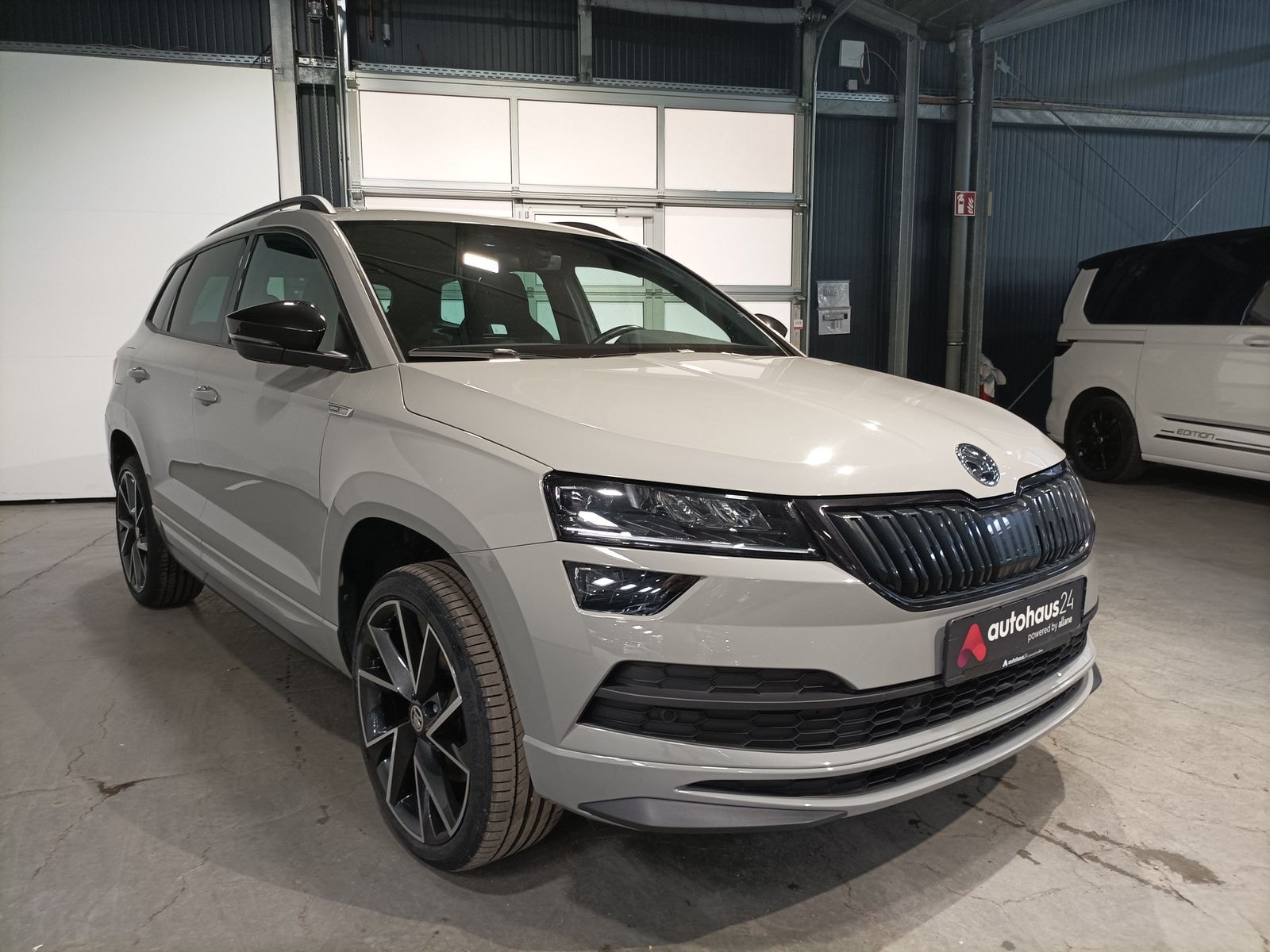 ŠKODA Karoq SUV / Crossover / Geländewagen SKODA Karoq 1.5l TSI ACT DSG SPORTLINE Sports Utility Vehicle #1