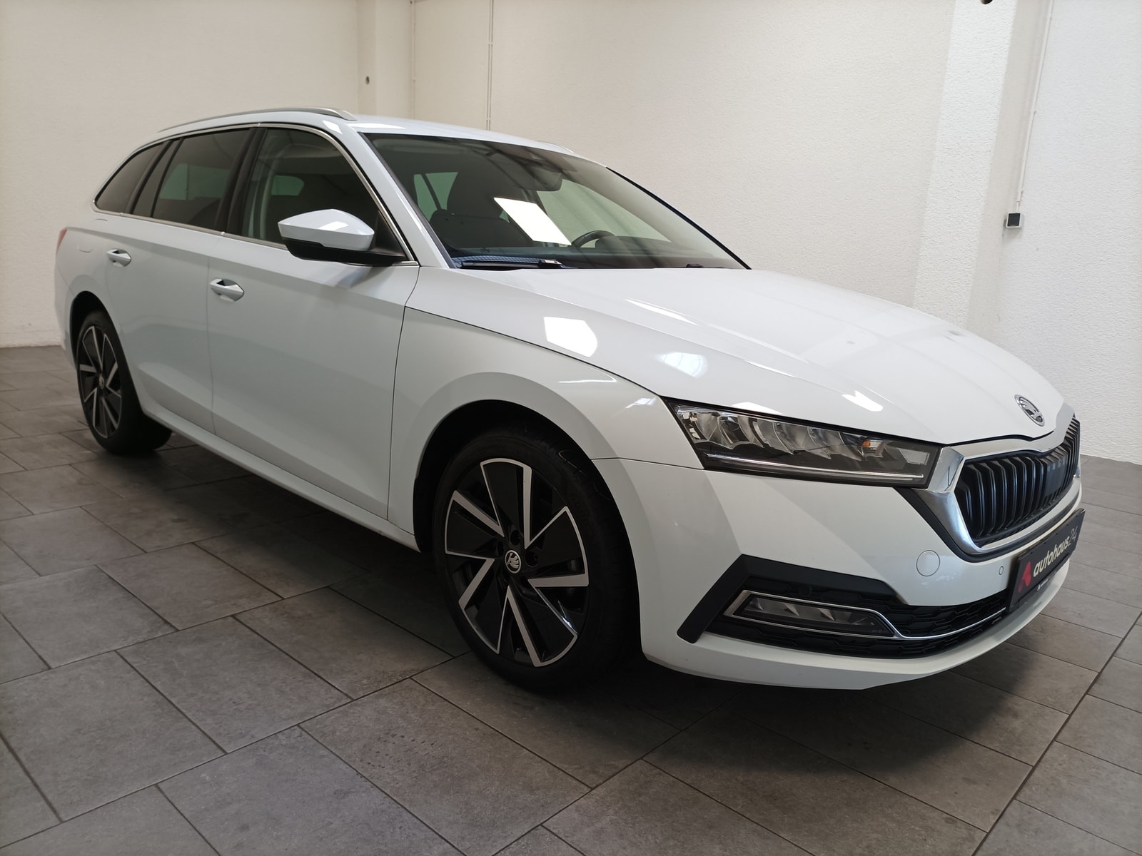 ŠKODA Octavia Kombi SKODA Octavia 2.0 TDI SCR 110kW DSG STYLE COMBI Kombi #1