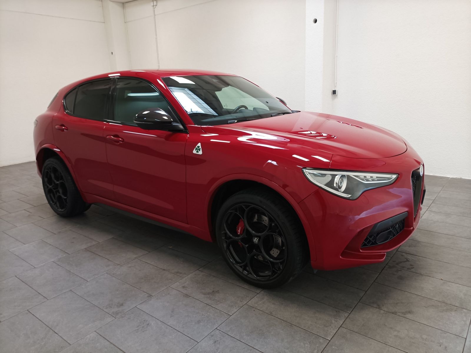 Alfa Romeo Stelvio SUV / Crossover / Geländewagen ALFA ROMEO Stelvio 2.9 Bi-T. V6 375kW Quadrifoglio AT8-Q4 Sports Utility Vehicle #1