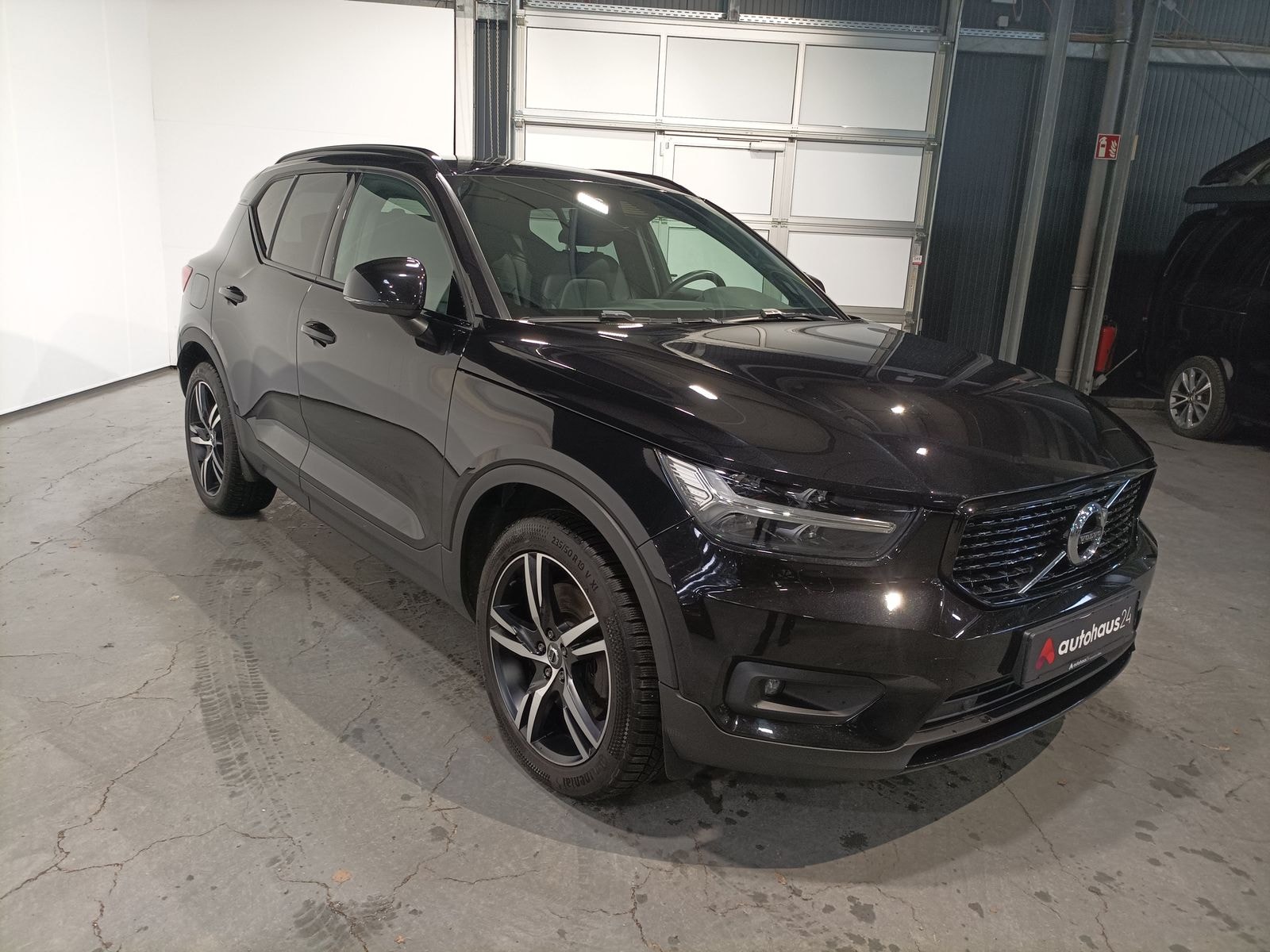 Volvo XC40 SUV / Crossover / Geländewagen VOLVO XC40 T5 Recharge R Design Sports Utility Vehicle #1
