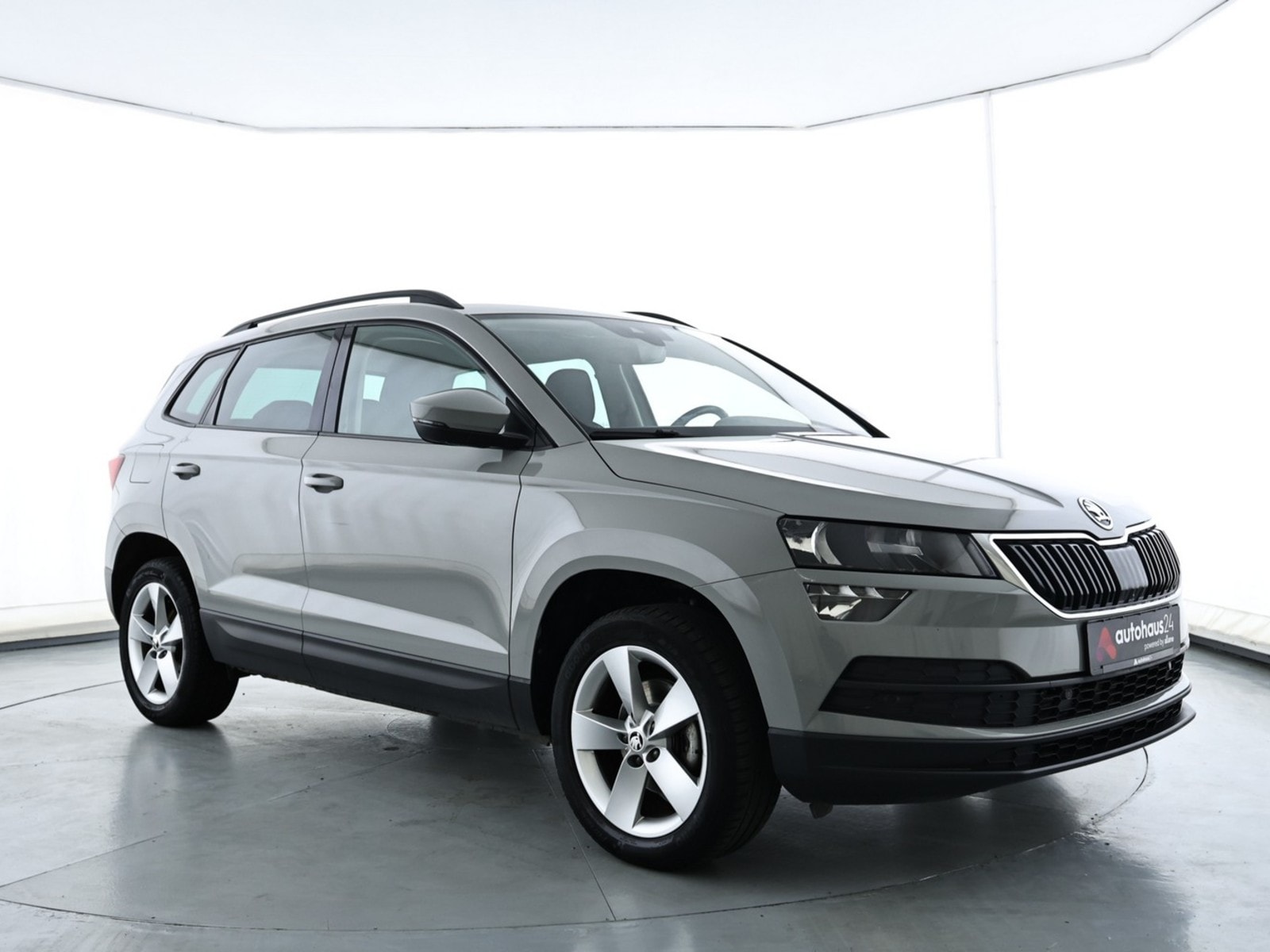 ŠKODA Karoq SUV / Crossover / Geländewagen SKODA Karoq 1.0l TSI AMBITION Sports Utility Vehicle #1