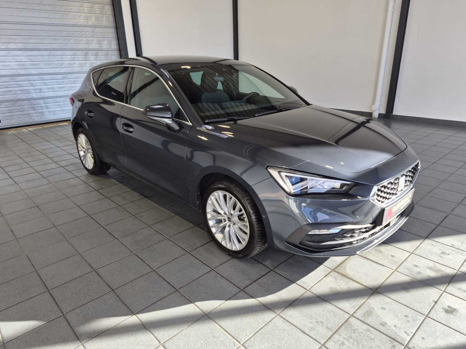 SEAT Leon Limousine SEAT Leon 1.5 eTSI ACT 110kW Xcellence DSG Schräghecklimousine #1