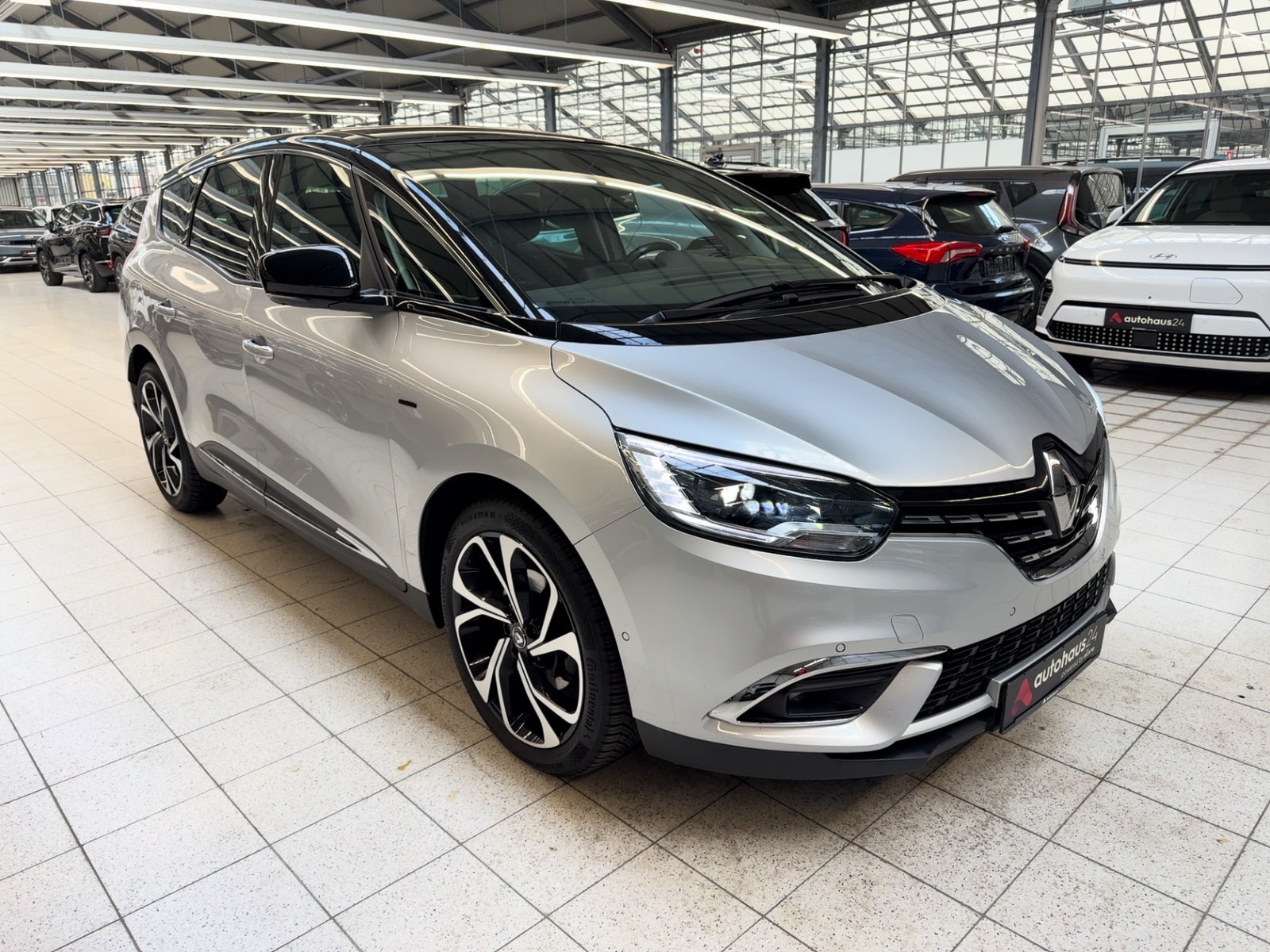 Renault Grand Scénic Kleinbus / Van RENAULT Grand Scénic TCe 140 EDC GPF Black Edition Kompaktvan #1