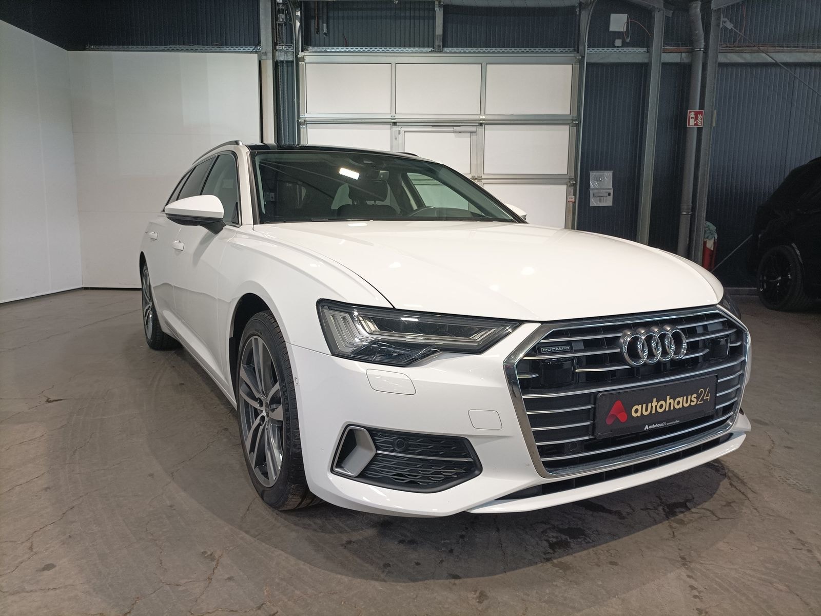 Audi A6 Kombi AUDI A6 50 TFSI e quattro S tronic sport Avant Kombi #1