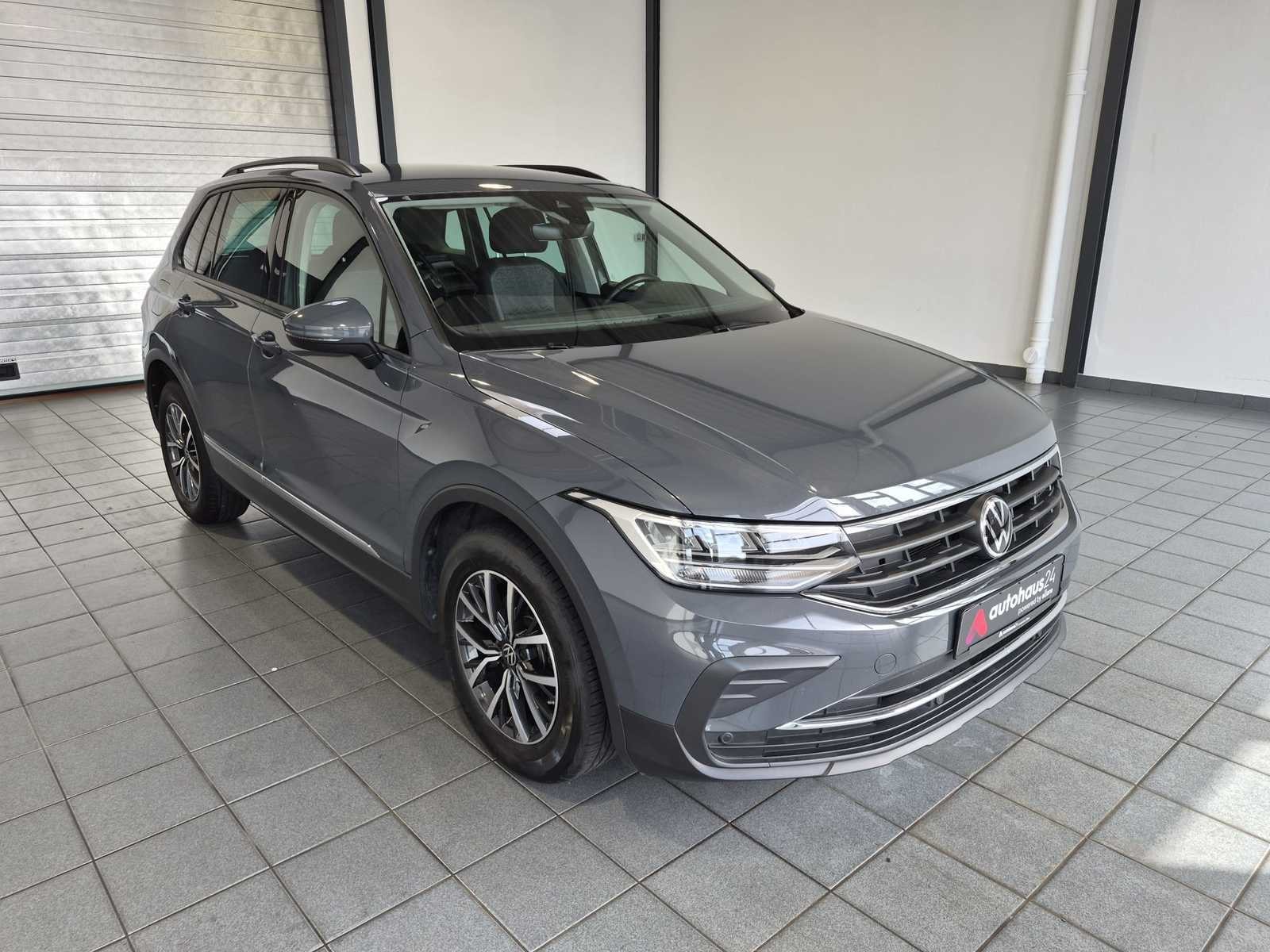 Volkswagen Tiguan SUV / Crossover / Geländewagen VOLKSWAGEN Tiguan 1.5 TSI OPF DSG Life Sports Utility Vehicle #1