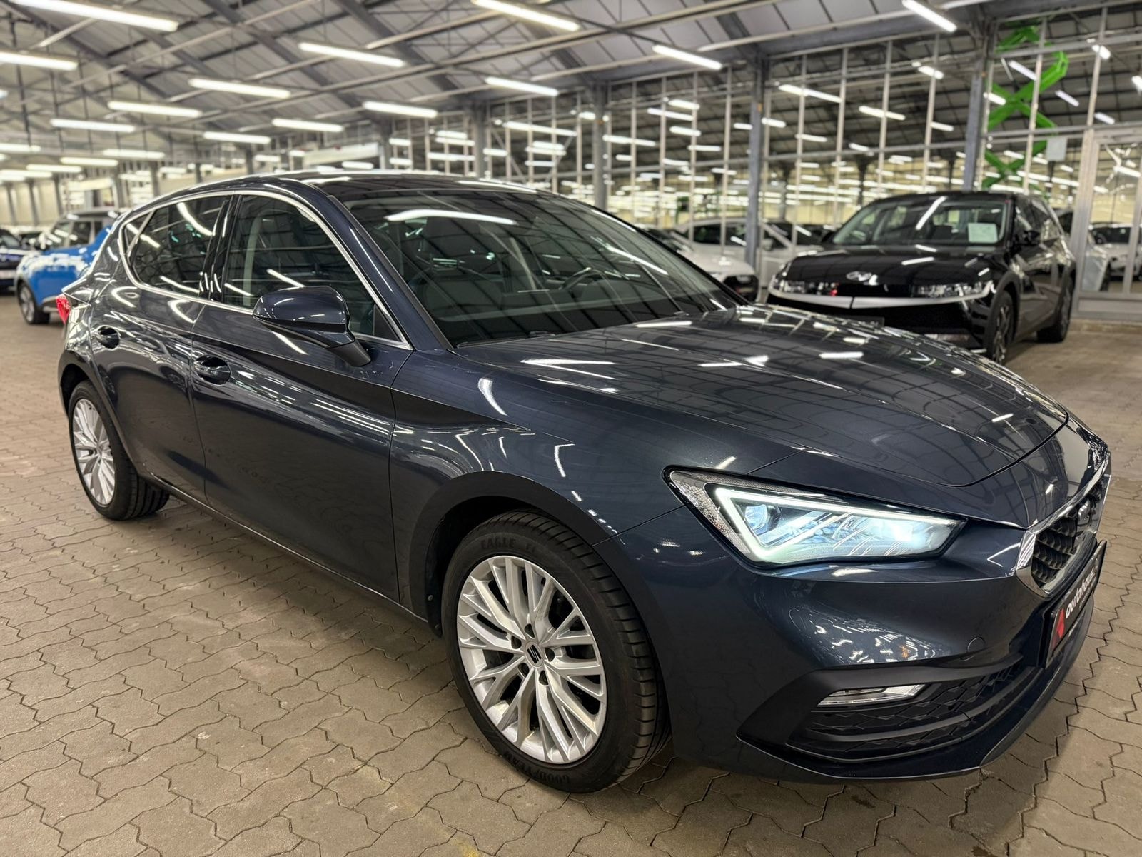 SEAT Leon Limousine SEAT Leon 1.0 eTSI 81kW Xcellence DSG Schräghecklimousine #1