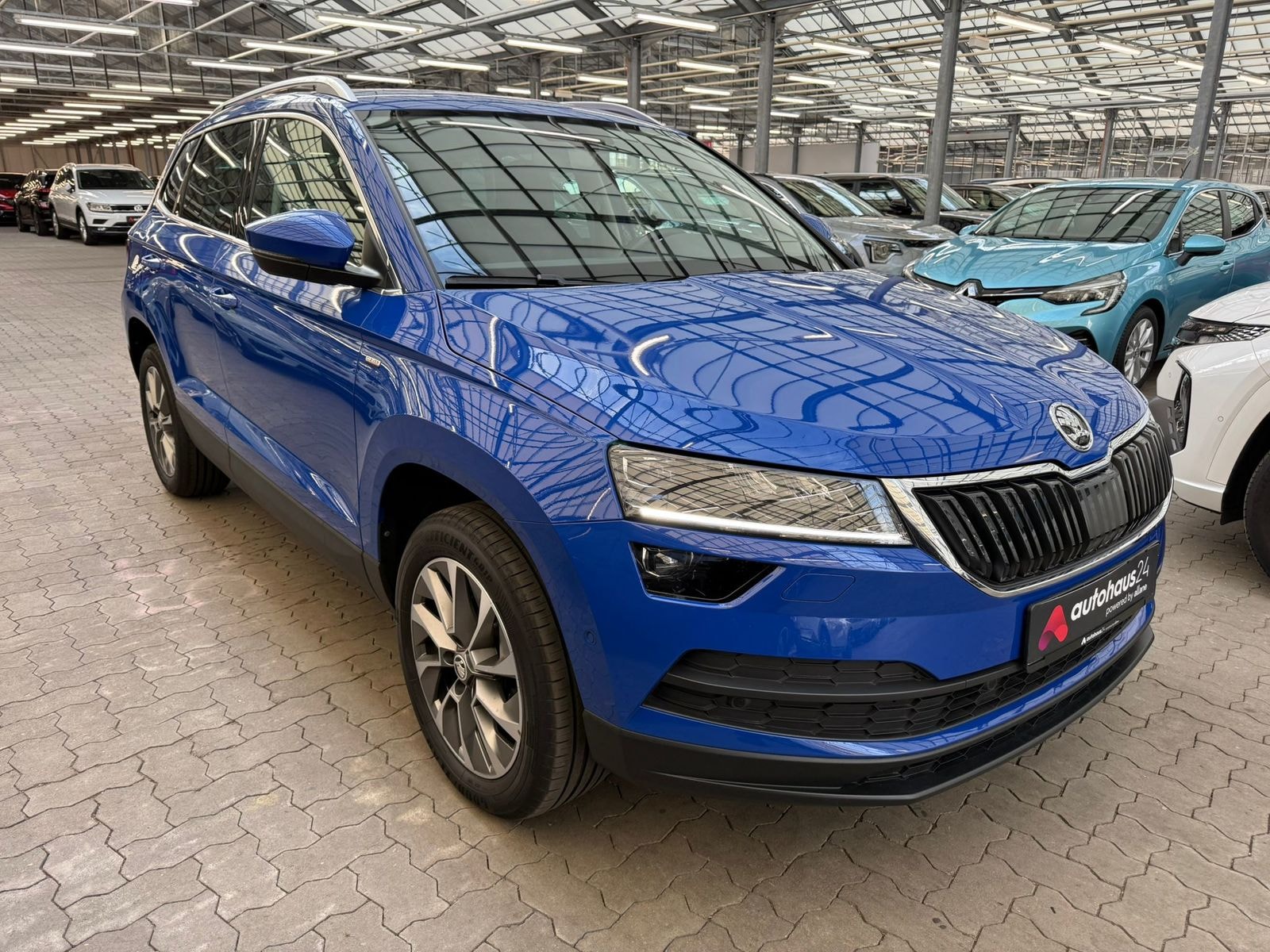 ŠKODA Karoq SUV / Crossover / Geländewagen SKODA Karoq 1.5l TSI ACT DSG CLEVER Sports Utility Vehicle #1