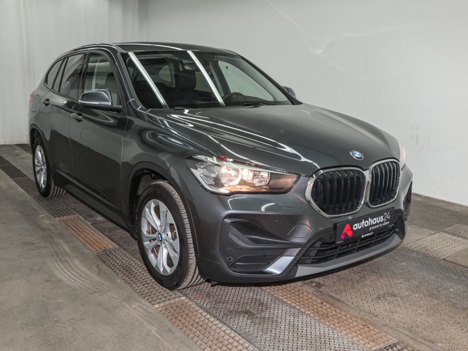 BMW X1 SUV / Crossover / Geländewagen BMW X1 xDrive25e Advantage Steptronic Sports Utility Vehicle #1
