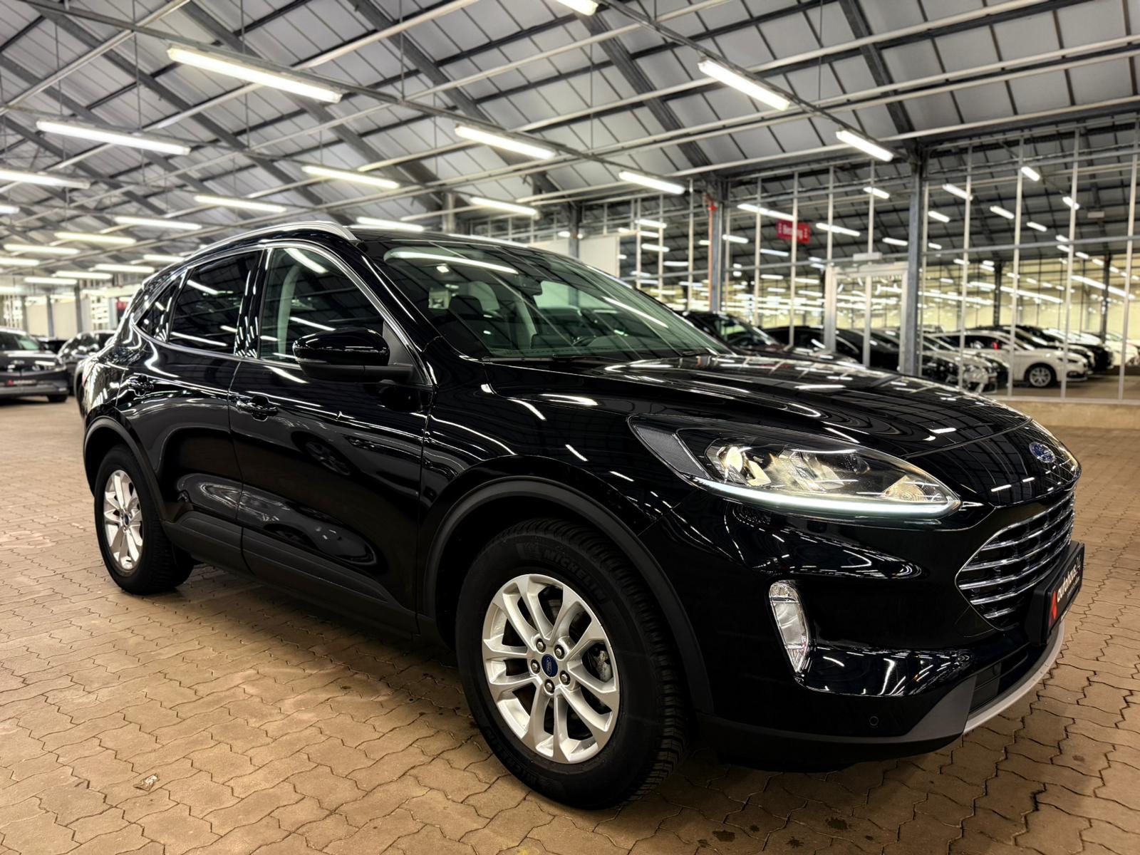 Ford Kuga SUV / Crossover / Geländewagen FORD Kuga 2.5 Duratec FHEV Titanium CVT 4WD Sports Utility Vehicle #1