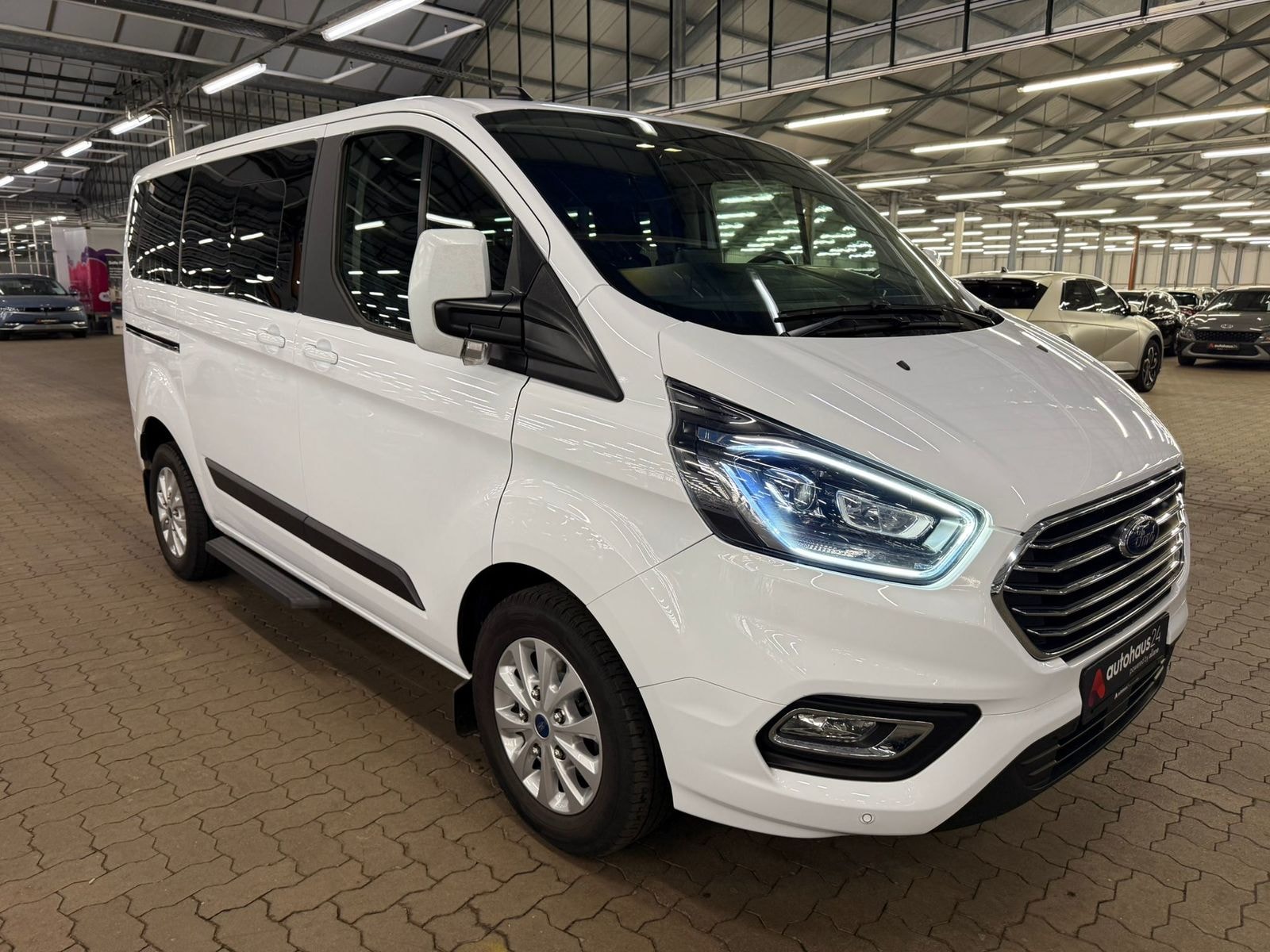 Ford Tourneo Kleinbus / Van FORD Tourneo Custom 320 L1H1 2,0EcoBlue 136kW Trend Kombi-Lieferwagen #1