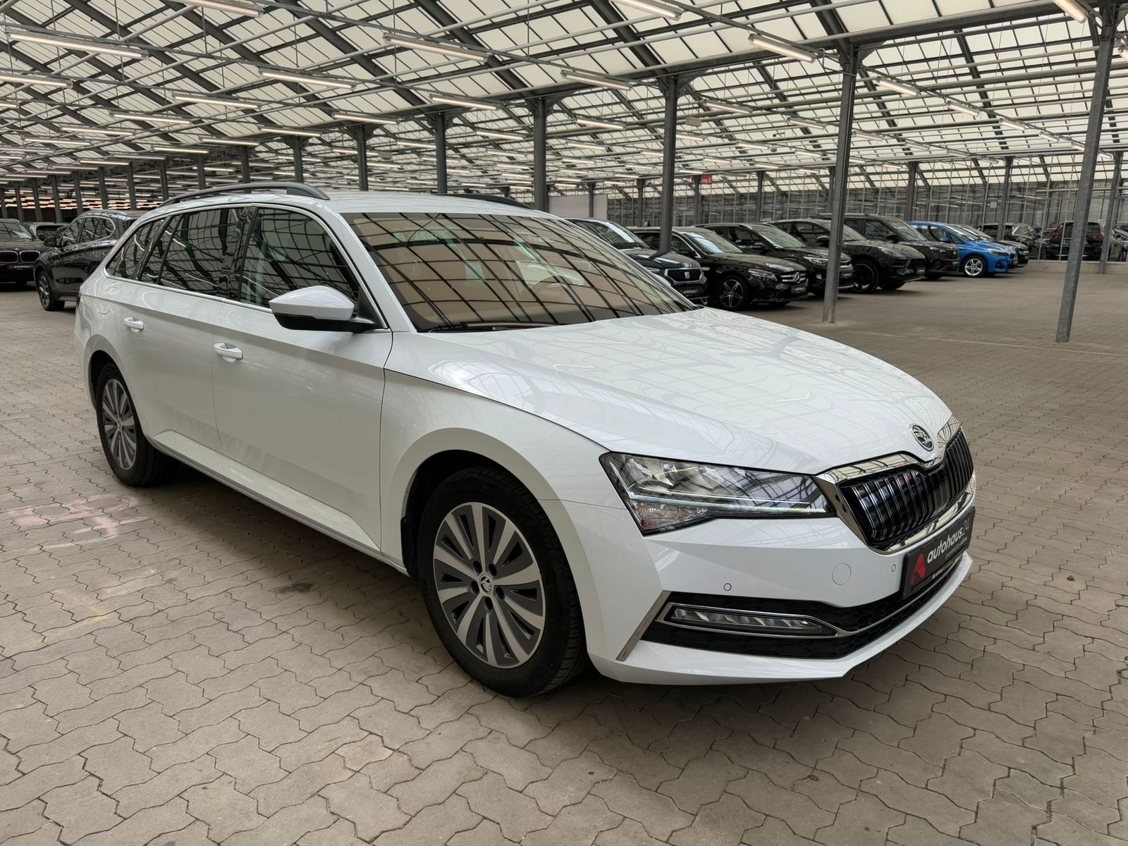 ŠKODA Superb Kombi SKODA Superb 1.4 TSI iV DSG AMBITION COMBI Kombi #1
