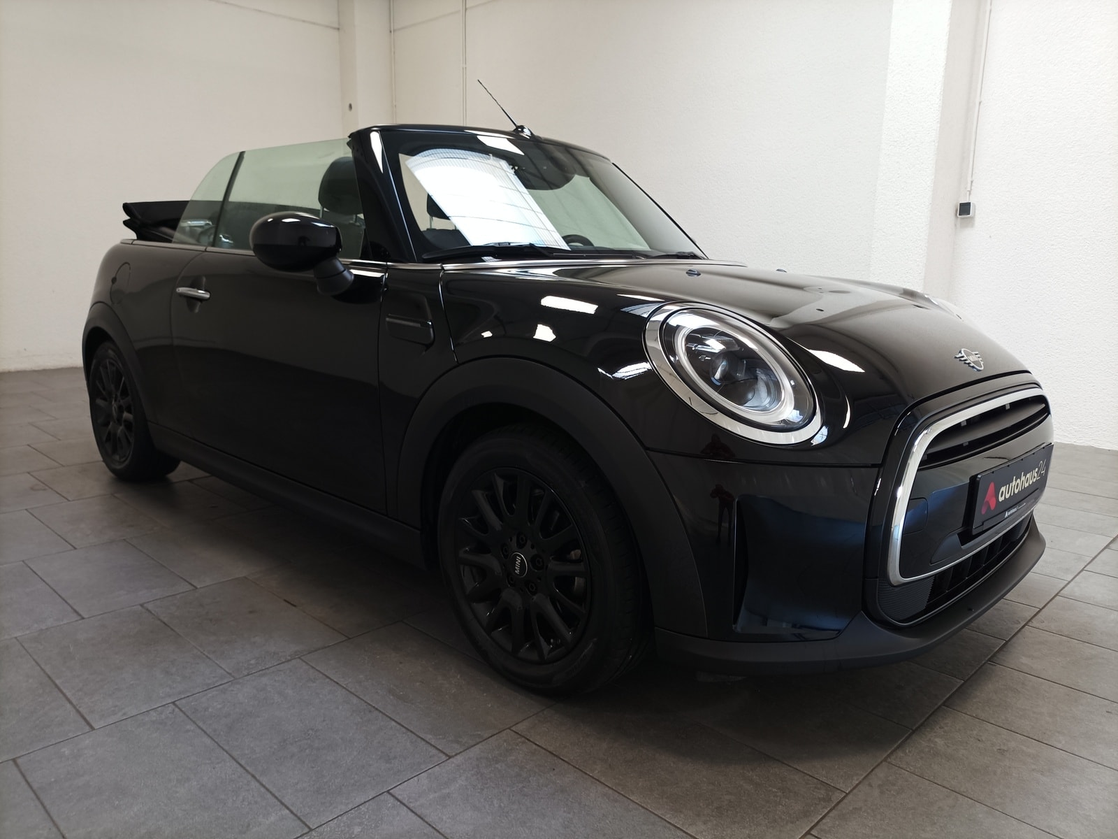 MINI Cabrio Cabrio / Roadster MINI MINI One Cabrio Essential Trim Cabriolet #1