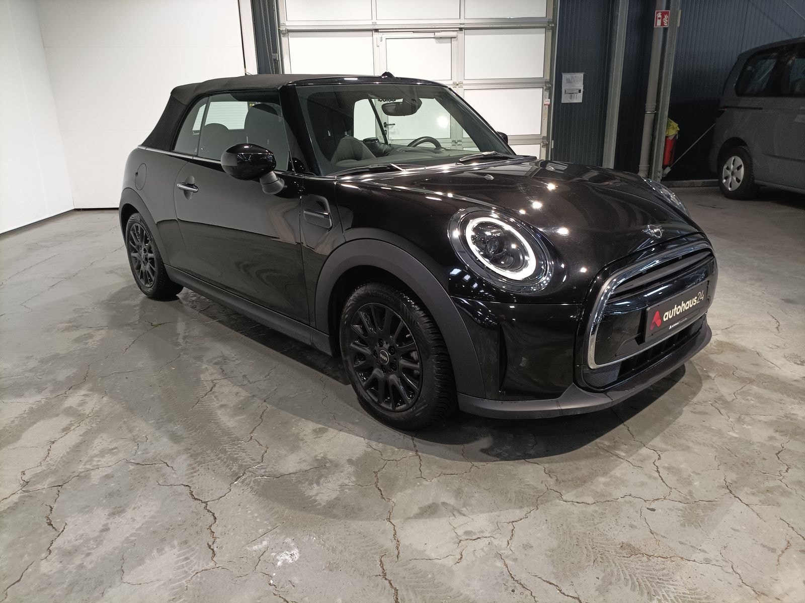 MINI Cabrio Cabrio / Roadster MINI MINI One Cabrio Essential Trim Cabriolet #1