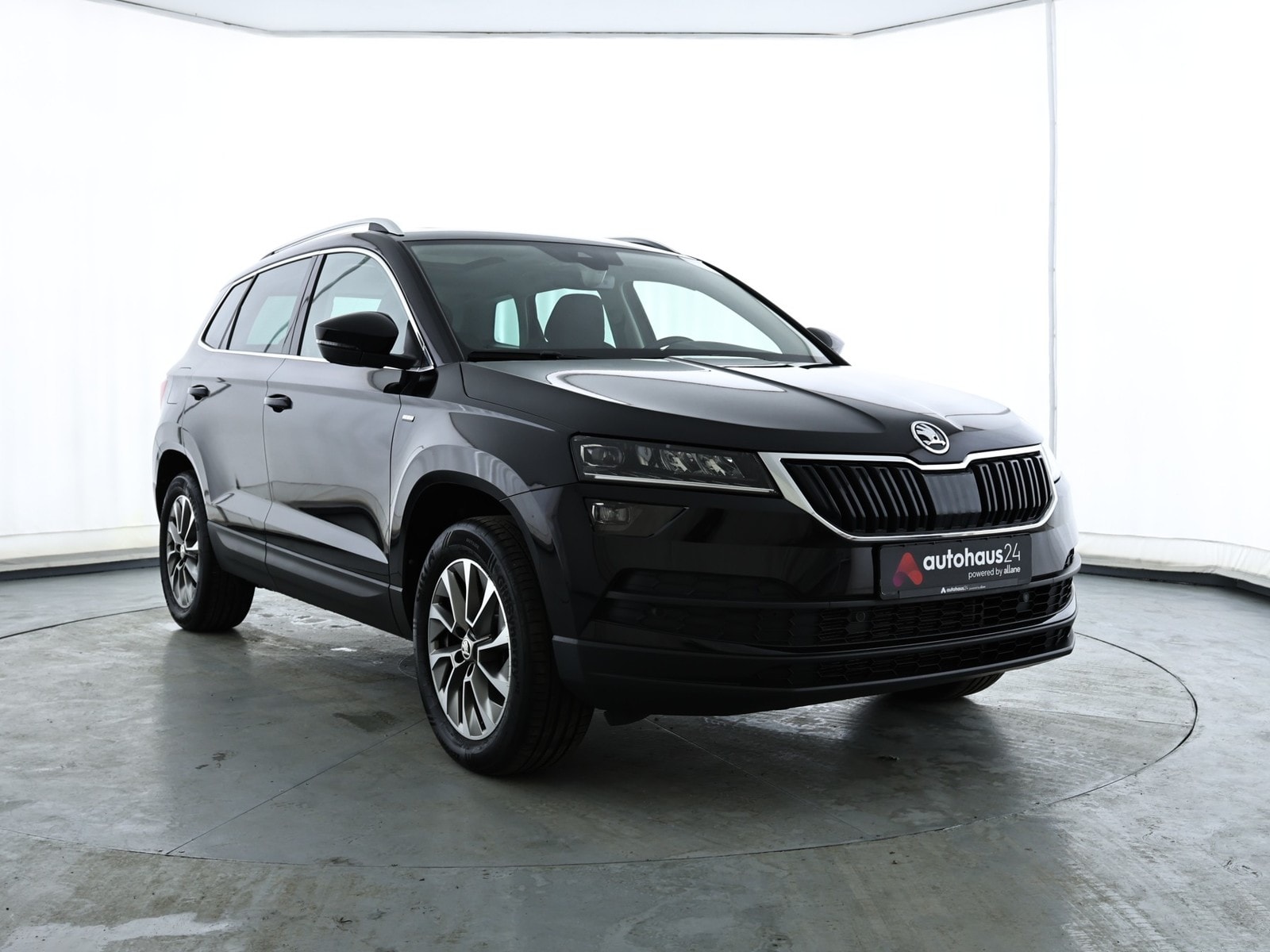ŠKODA Karoq SUV / Crossover / Geländewagen SKODA Karoq 2.0l TDI DSG 4x4 CLEVER Sports Utility Vehicle #1