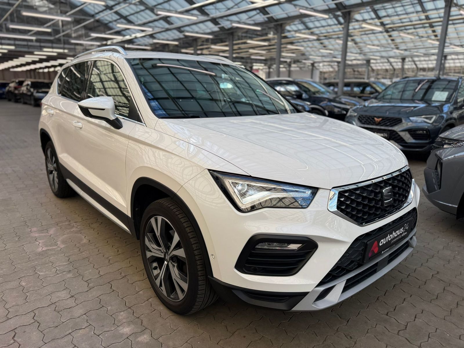 SEAT Ateca SUV / Crossover / Geländewagen SEAT Ateca 1.5 TSI ACT 110kW Xperience DSG Sports Utility Vehicle #1